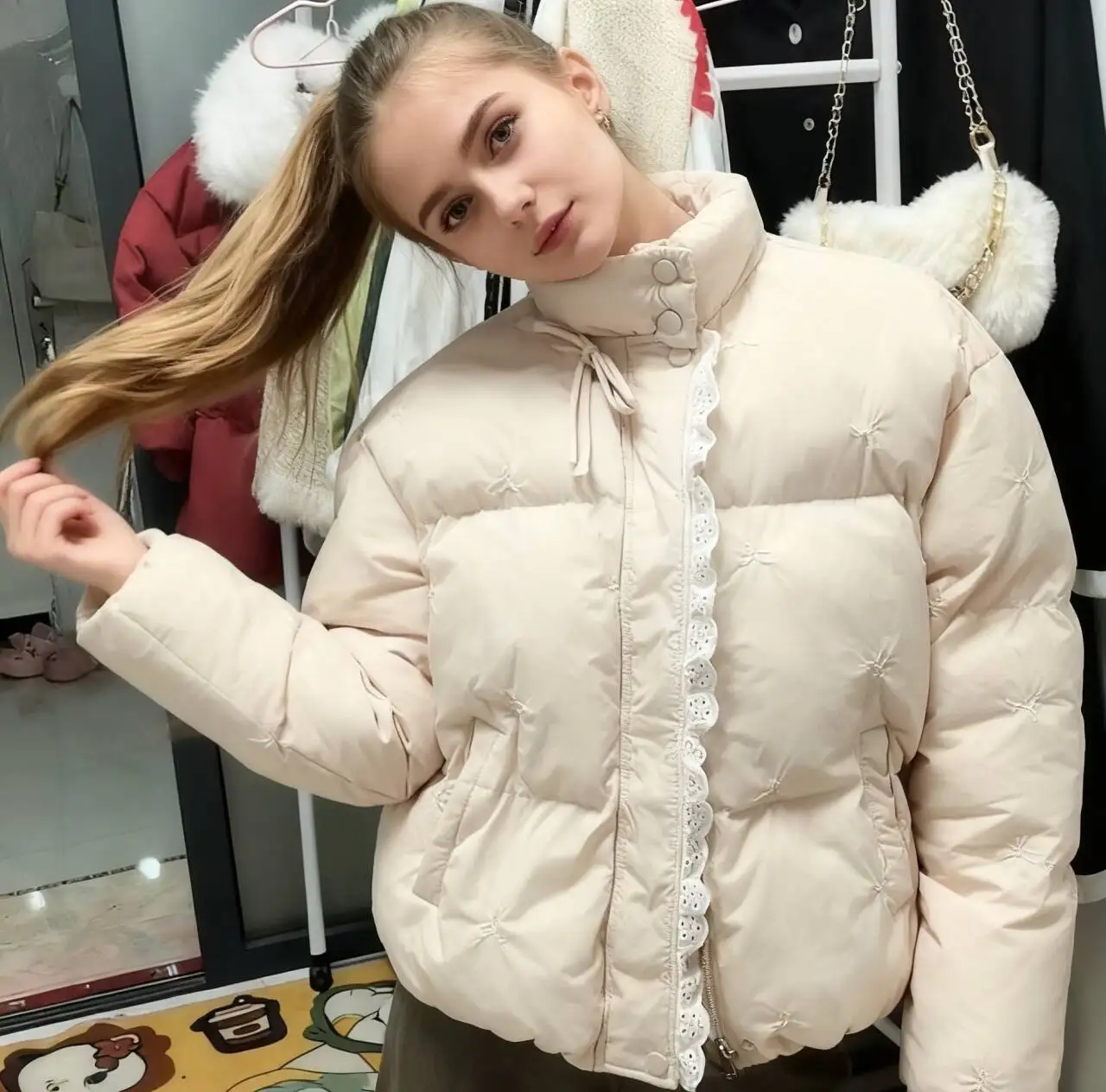 Женские уличные зимние парки с пышными стегаными стегаными подкладками и потайными поясами с клапаном и карманами, городские уникальные изысканные высококачественные изысканные нежные
Женские уличные зимние парки с пышными стегаными стегаными подкладками и потайными поясами с клапаном и карманами, городские уникальные изысканные высококачественные изысканные нежные