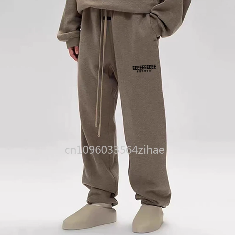 FW25 Винтажные мужские спортивные штаны большого размера с двойной линией, резиновые зауженные брюки с буквенным логотипом, дизайнерские брендовые хлопковые повседневные брюки
FW25 Винтажные мужские спортивные штаны большого размера с двойной линией, резиновые зауженные брюки с буквенным логотипом, дизайнерские брендовые хлопковые повседневные брюки