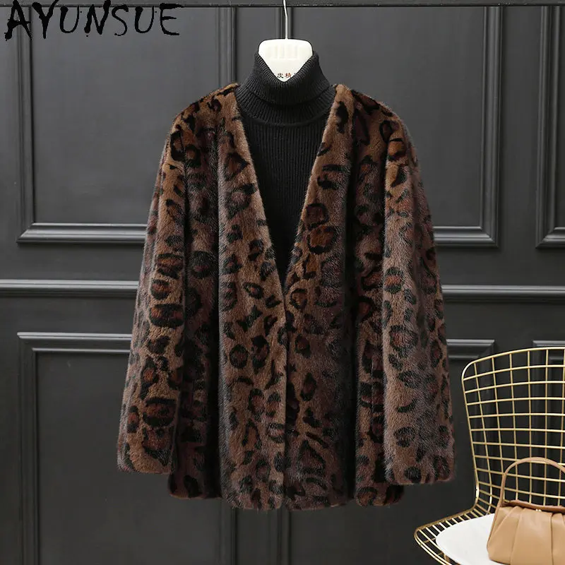 AYUNSUE Genuine Natural Mink Fur Coats for Women Short V-neck Outerwears Leopard Print Winter Jacket Woman Clothes Шуба Женская
AYUNSUE Genuine Natural Mink Fur Coats for Women Short V-neck Outerwears Leopard Print Winter Jacket Woman Clothes Шуба Женская