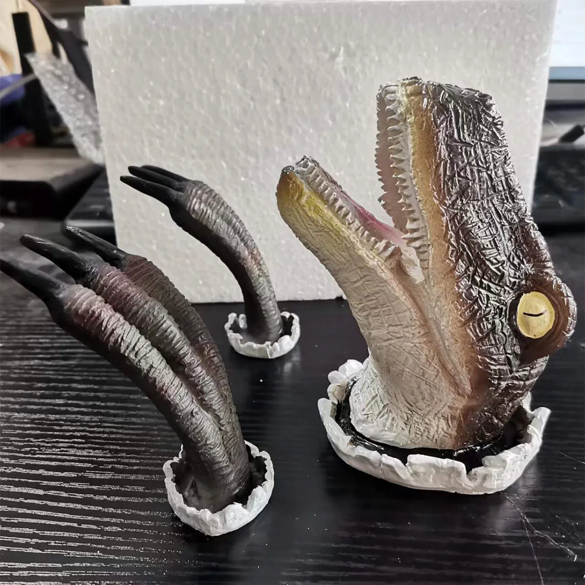 Wall-Mounted Dinosaur Resin Sculpture, Wall Decor Statue Set for Home Art Decoration Family and Children Bedroom Corridors Room
Wall-Mounted Dinosaur Resin Sculpture, Wall Decor Statue Set for Home Art Decoration Family and Children Bedroom Corridors Room