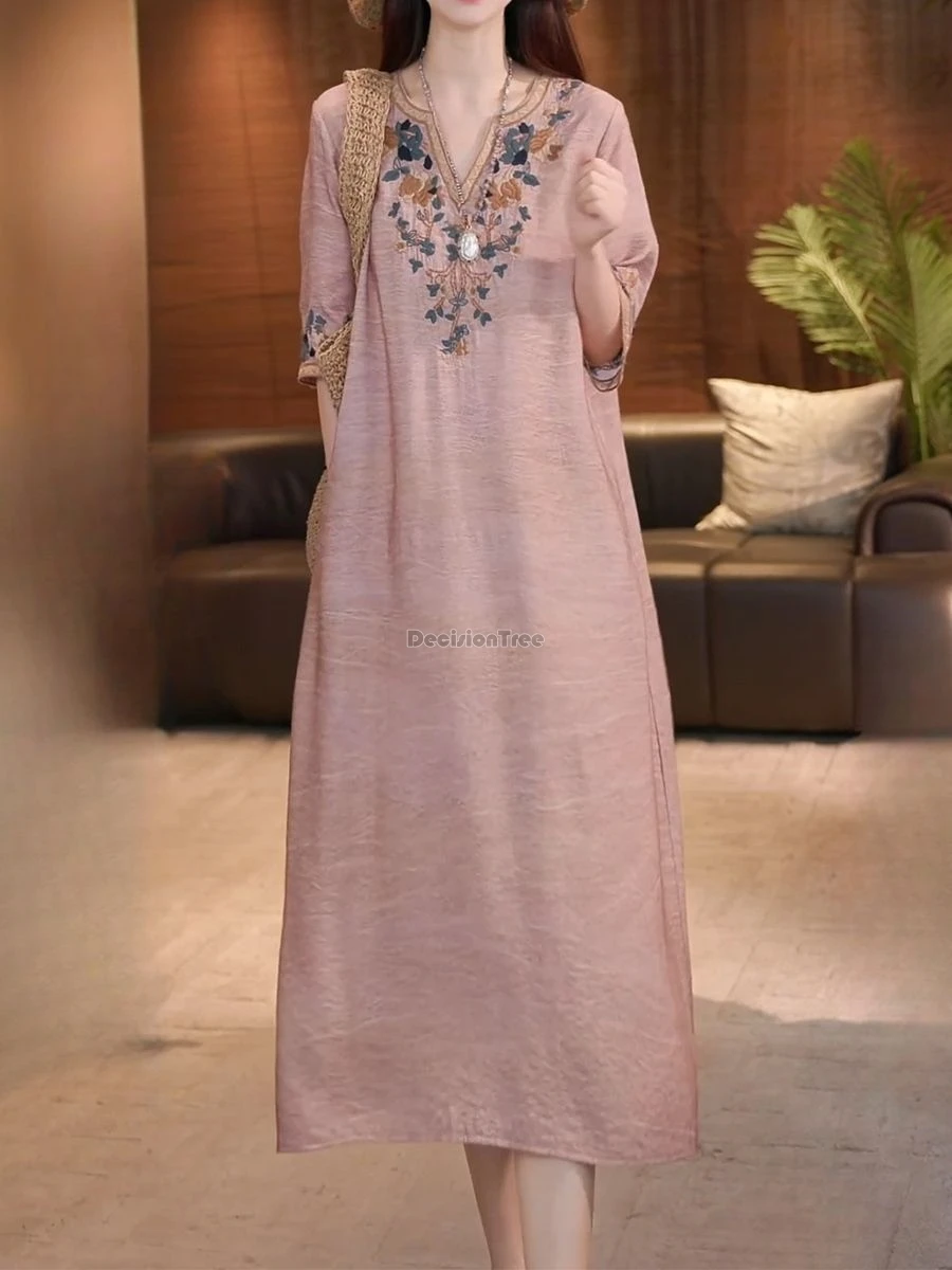2026 chinese retro national embroidered v-neck cheongsam dress for wome summer new style large size loose long daily qipao dress
2026 chinese retro national embroidered v-neck cheongsam dress for wome summer new style large size loose long daily qipao dress