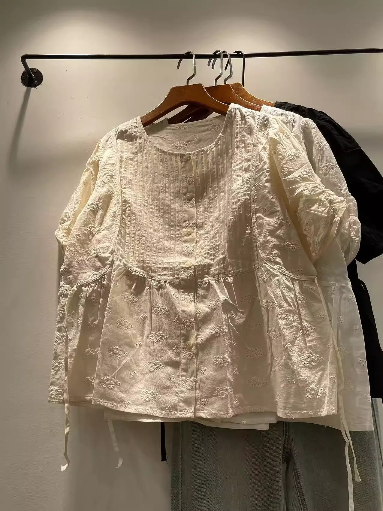 Morigirl Japan style white beige black lace embroider pleated shirts and blouses for women summer short sleeve tops
Morigirl Japan style white beige black lace embroider pleated shirts and blouses for women summer short sleeve tops