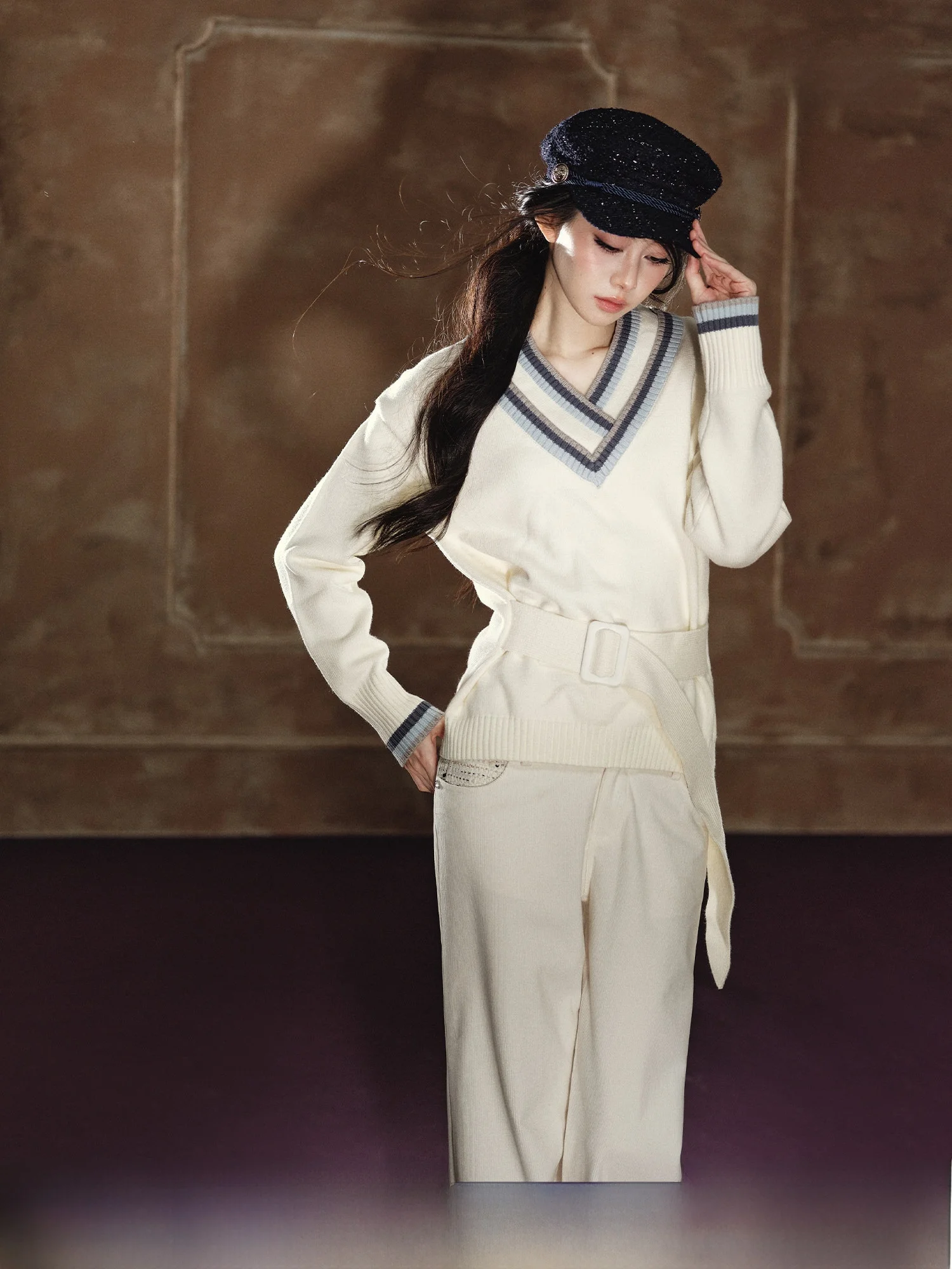 AGAM Повседневный вязаный свитер с двойным V-образным вырезом, регулируемым поясом, утягивающий, женский, модный, мягкий, свободного кроя, с длинными рукавами
AGAM Повседневный вязаный свитер с двойным V-образным вырезом, регулируемым поясом, утягивающий, женский, модный, мягкий, свободного кроя, с длинными рукавами