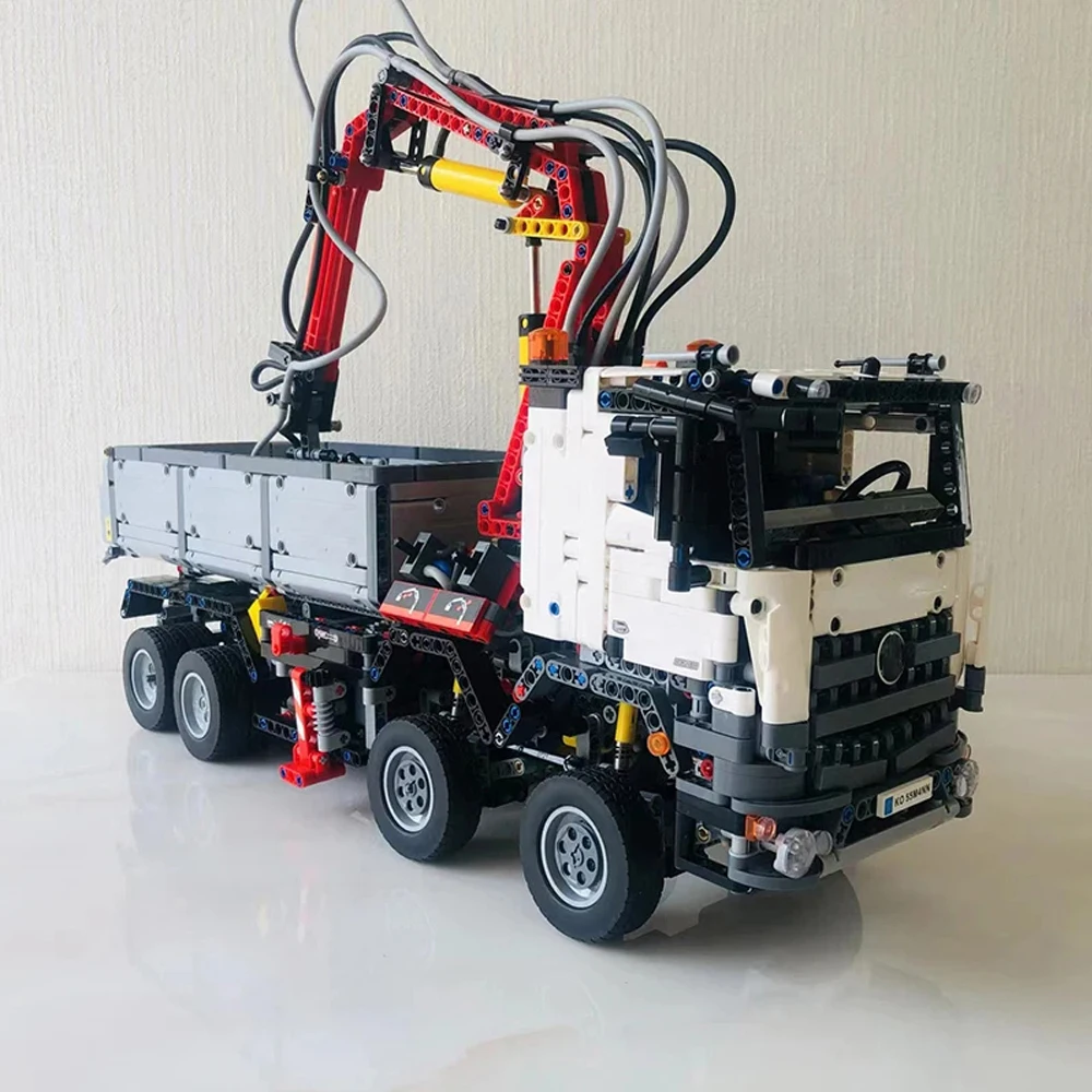 Chinese building block truck model creative series home furnishings children's educational assembly toys gifts
Chinese building block truck model creative series home furnishings children's educational assembly toys gifts
