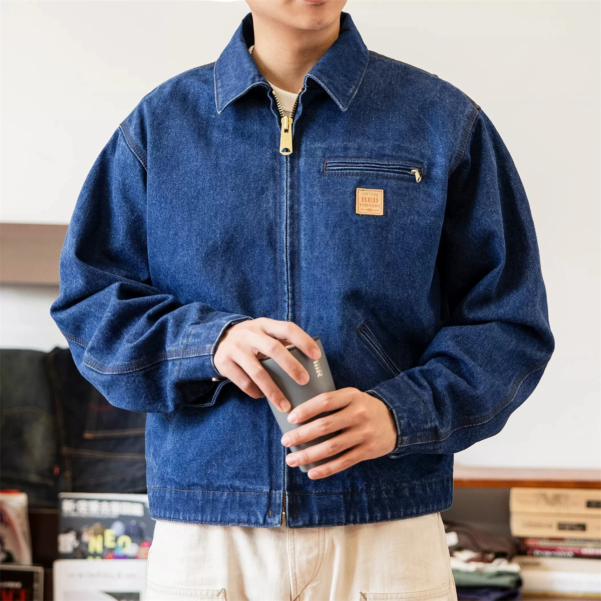 Red Tornado Denim Detroit Jacket Men Loose Fit American Classic Vintage Workwear
Red Tornado Denim Detroit Jacket Men Loose Fit American Classic Vintage Workwear