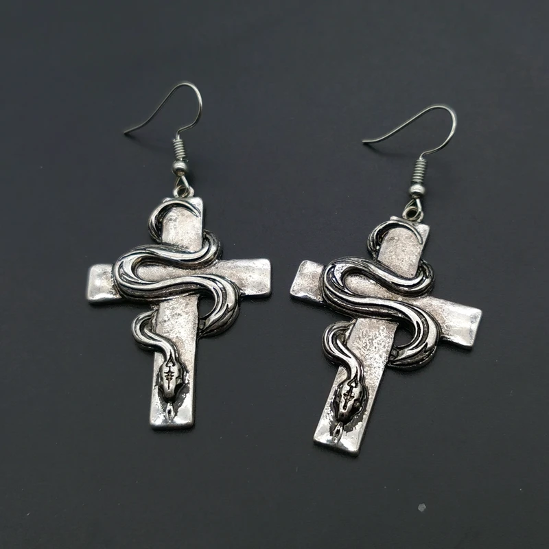 New Aesthetic Goth Cross Bloody Snake Dripping Oil Earrings Girl Retro Drop Earrings Cute Small Objects Earrings Jewelry Bijoux
New Aesthetic Goth Cross Bloody Snake Dripping Oil Earrings Girl Retro Drop Earrings Cute Small Objects Earrings Jewelry Bijoux