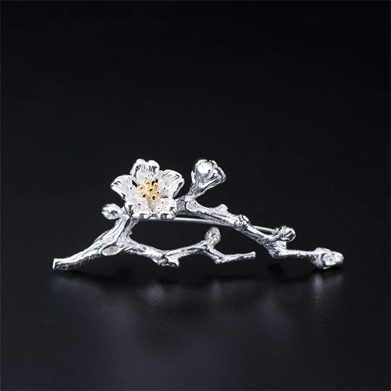S925 Sterling Silver Brooch Branches Flowers Personalized Chinese Style Pins Jacket Women Men Gift Fine Charm Jewelry Wholesaler
S925 Sterling Silver Brooch Branches Flowers Personalized Chinese Style Pins Jacket Women Men Gift Fine Charm Jewelry Wholesaler