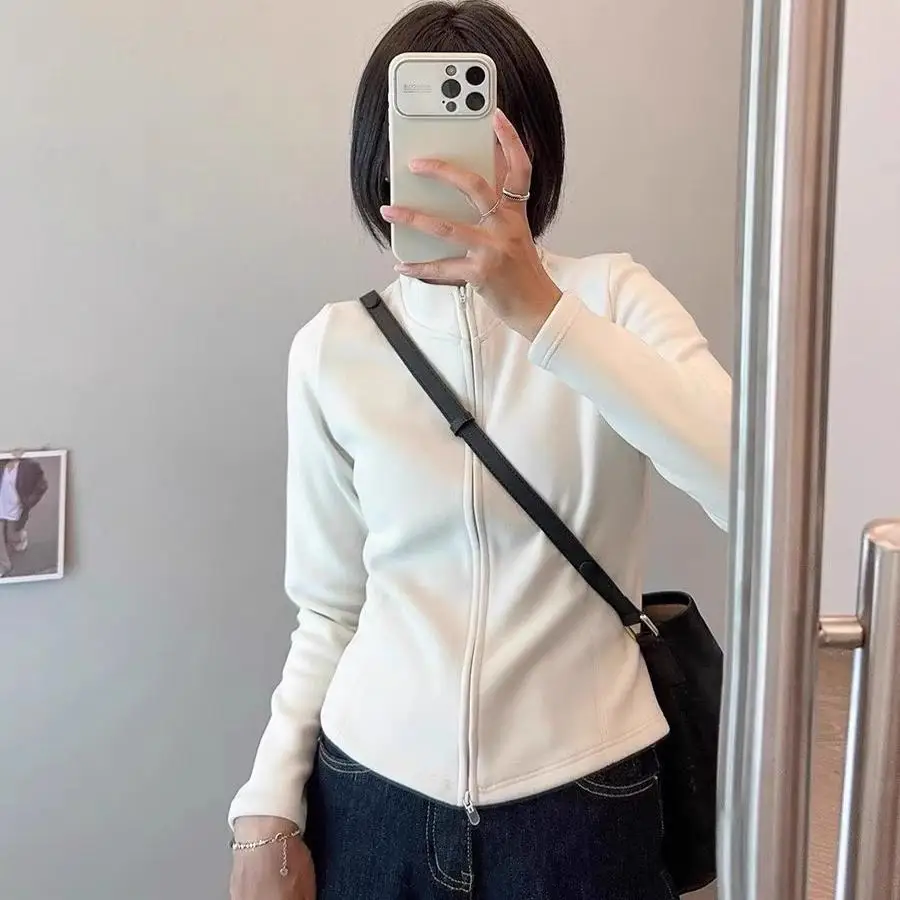 Ультратонкая термоактивная легкая куртка-футболка с двусторонним начесом для активного образа жизни
Ультратонкая термоактивная легкая куртка-футболка с двусторонним начесом для активного образа жизни