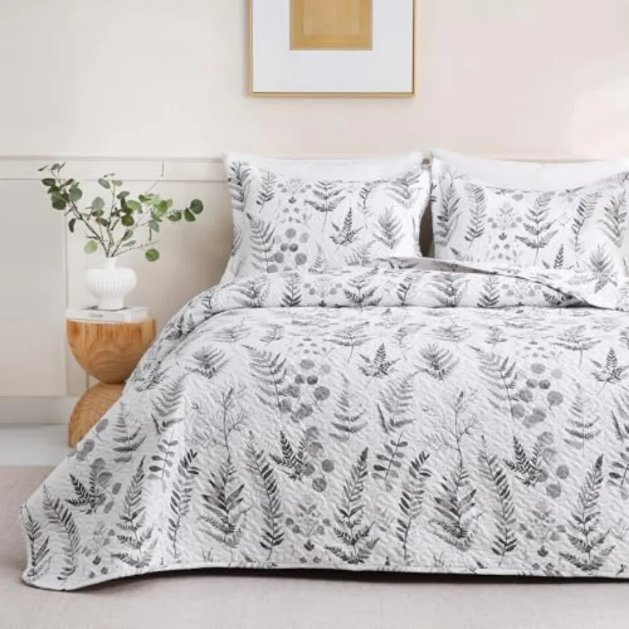 Grey White Floral Quilt Set Size 3 Pcs Printed Bedspreads Coverlet with Pillow Sham Soft Microfiber Quilted Blanket
Grey White Floral Quilt Set Size 3 Pcs Printed Bedspreads Coverlet with Pillow Sham Soft Microfiber Quilted Blanket