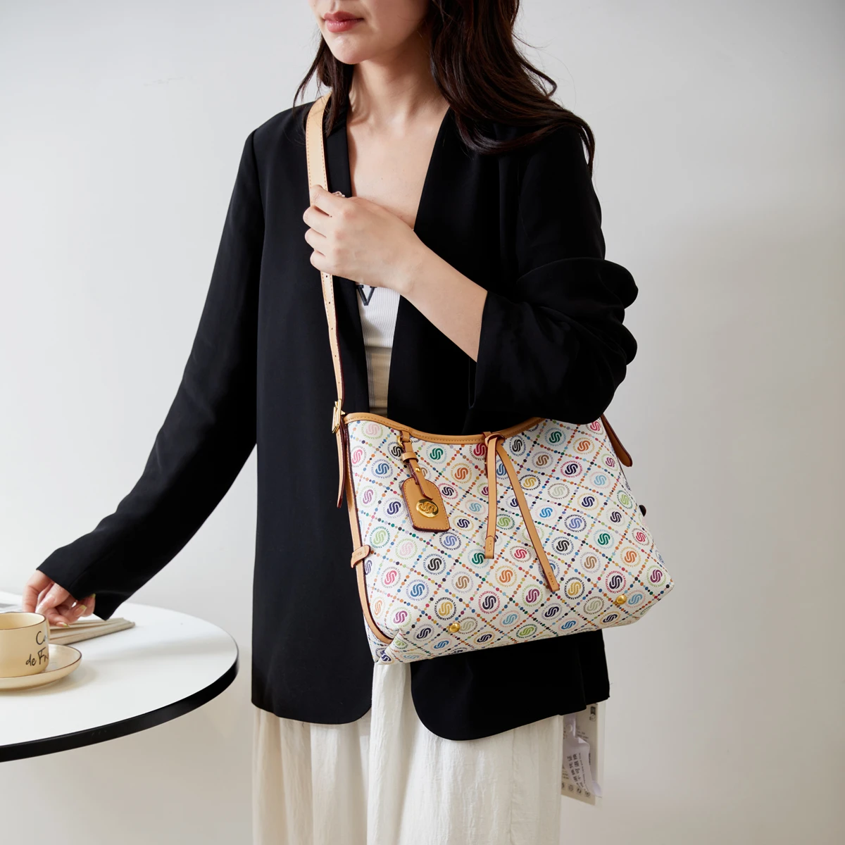 High Quality Genuine Leather Women's Shoulder Bag Crossbody Messenger Tote Classic Elegant for Ladies
High Quality Genuine Leather Women's Shoulder Bag Crossbody Messenger Tote Classic Elegant for Ladies