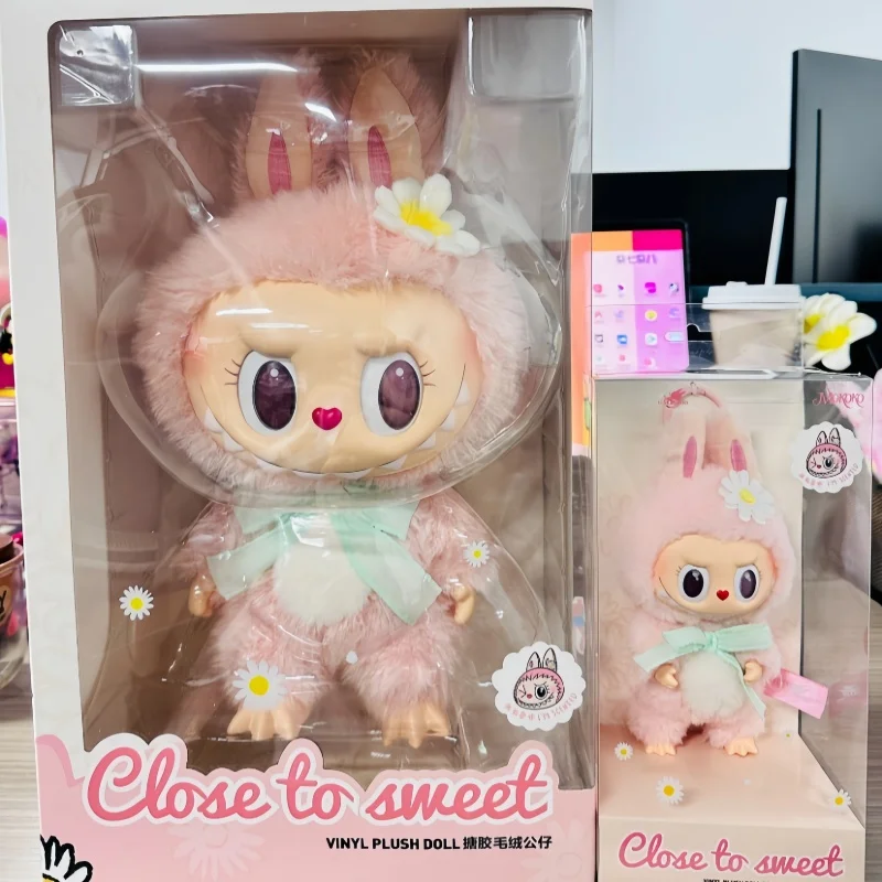 2025 New Hot 38cm Labubu Mokoko And Spring Flower Sweetheart Vinyl Doll Replica Kawaii Pendant Decor Doll Kid Girl Holiday Gift
2025 New Hot 38cm Labubu Mokoko And Spring Flower Sweetheart Vinyl Doll Replica Kawaii Pendant Decor Doll Kid Girl Holiday Gift