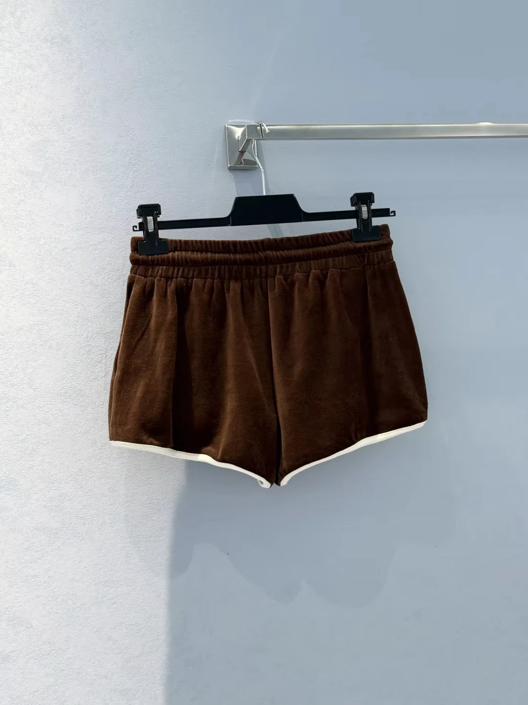 Designer Brand New Velvet Color Block Drawstring Shorts Exquisite Soft Lightweight Finely Crafted Fashionable And Elegant
Designer Brand New Velvet Color Block Drawstring Shorts Exquisite Soft Lightweight Finely Crafted Fashionable And Elegant