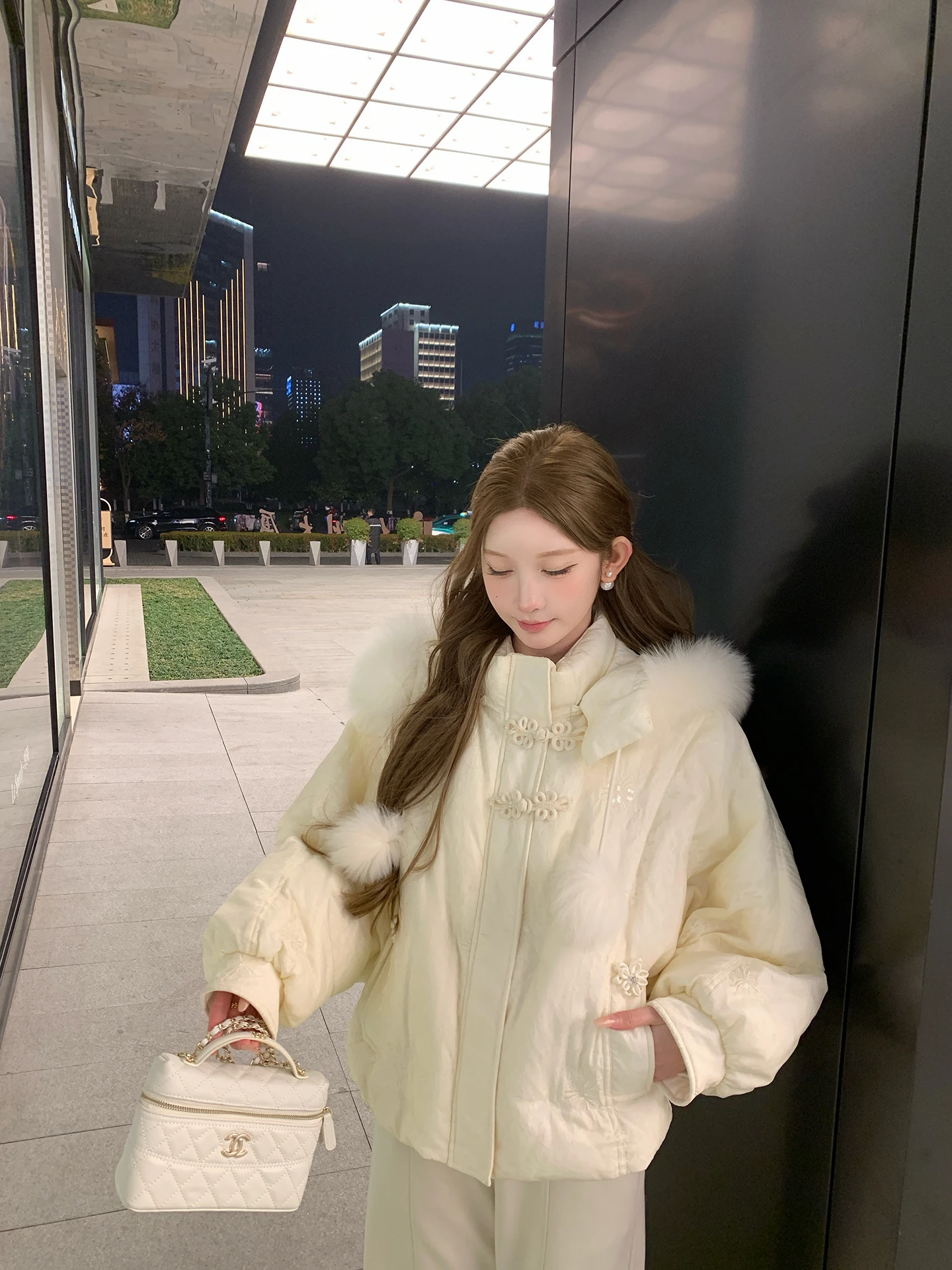 Утепленная женская пуховая куртка NMIOK с меховым воротником, теплая, бежевая, зимняя, новинка, модное женское пуховое пальто
Утепленная женская пуховая куртка NMIOK с меховым воротником, теплая, бежевая, зимняя, новинка, модное женское пуховое пальто