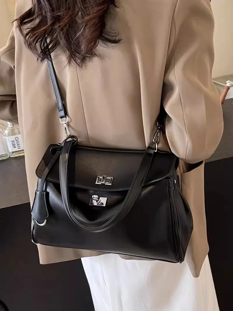 Large Capaci Ladies Commuter Bag 2025 New Faion High Quali Underarm oulder Crossbody Bag for Work Versatile Handbag
Large Capaci Ladies Commuter Bag 2025 New Faion High Quali Underarm oulder Crossbody Bag for Work Versatile Handbag