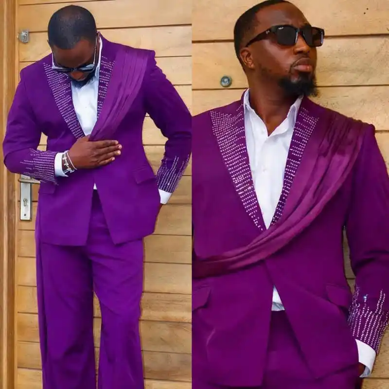 Fashionable Wedding Groom Tuxedos 2 Piece Jacket Pants Crystal Formal Occasion Party Banquet Customized Ropa Hombre
Fashionable Wedding Groom Tuxedos 2 Piece Jacket Pants Crystal Formal Occasion Party Banquet Customized Ropa Hombre