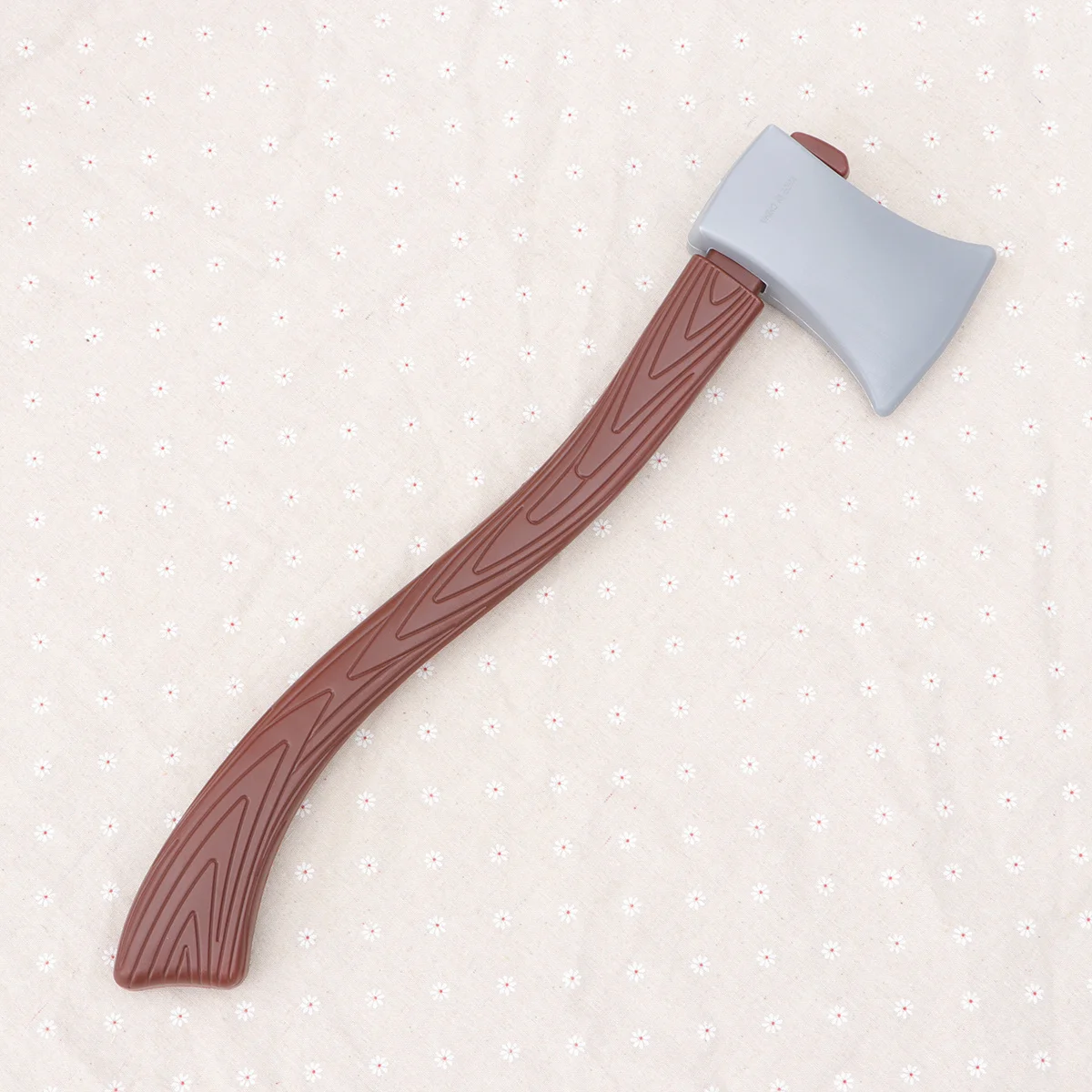 Plastic Lifelike Durable Axe Prop 59cm Long Halloween Costume Accessory Larp Collection Decor Plastic Prop Halloween Decor
Plastic Lifelike Durable Axe Prop 59cm Long Halloween Costume Accessory Larp Collection Decor Plastic Prop Halloween Decor