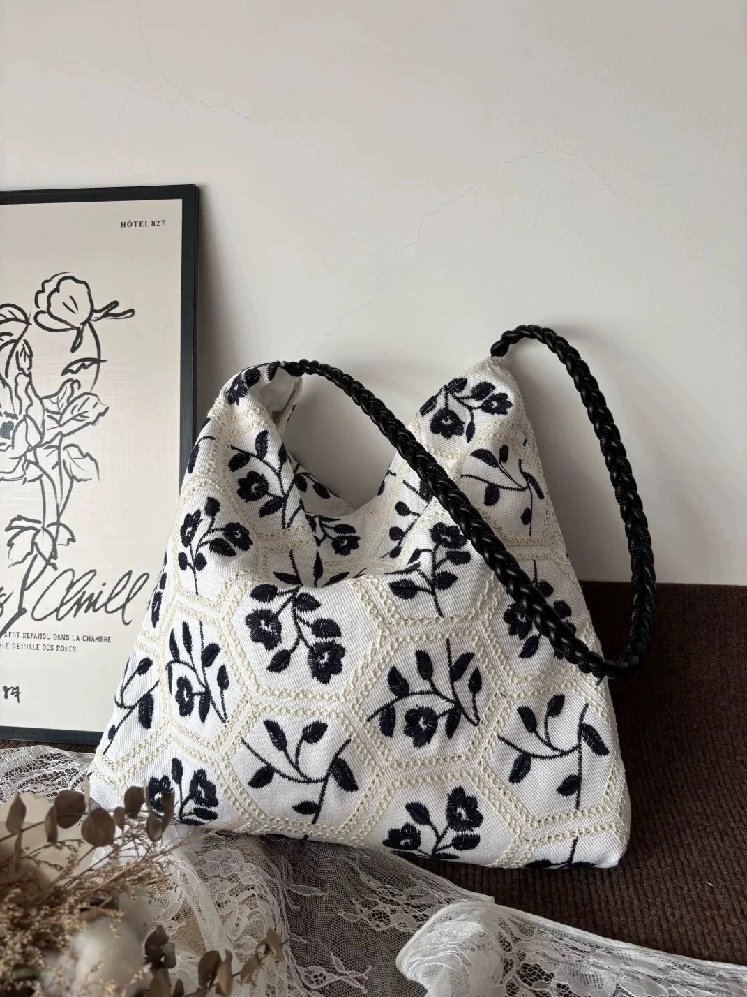 Cowboy Embroidery Niche Design Tote Bag Versatile for Spring Summer Niche Cloth Bags
Cowboy Embroidery Niche Design Tote Bag Versatile for Spring Summer Niche Cloth Bags