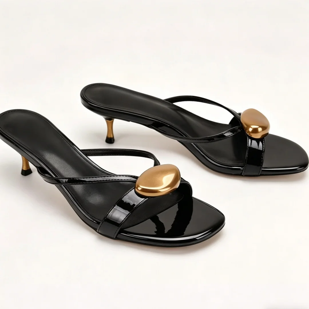 Summer New Four-Color Patent Leather Sandals Female Metal Buckle Fine Heel Straight Strap Color Blocked Slippers For Women Beach
Summer New Four-Color Patent Leather Sandals Female Metal Buckle Fine Heel Straight Strap Color Blocked Slippers For Women Beach