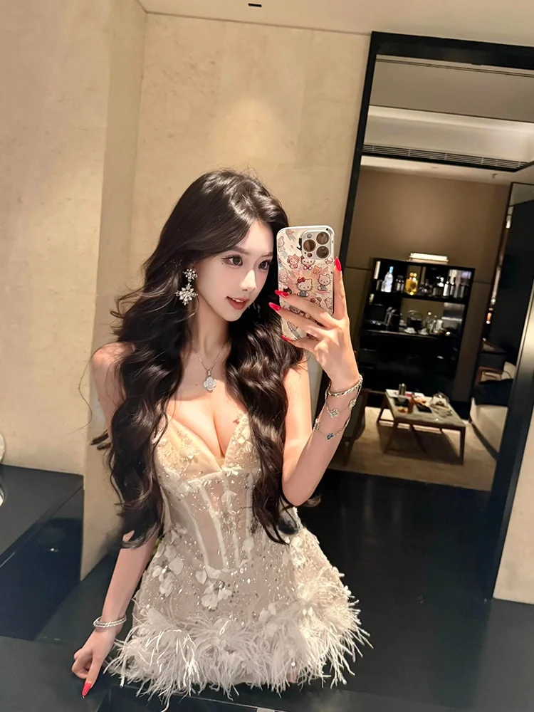 Sexy Strapless Feather Gown Waist Cinched Fishbone Design Birthday Dress Alluring Backless Skirt Silhouette for Parties
Sexy Strapless Feather Gown Waist Cinched Fishbone Design Birthday Dress Alluring Backless Skirt Silhouette for Parties