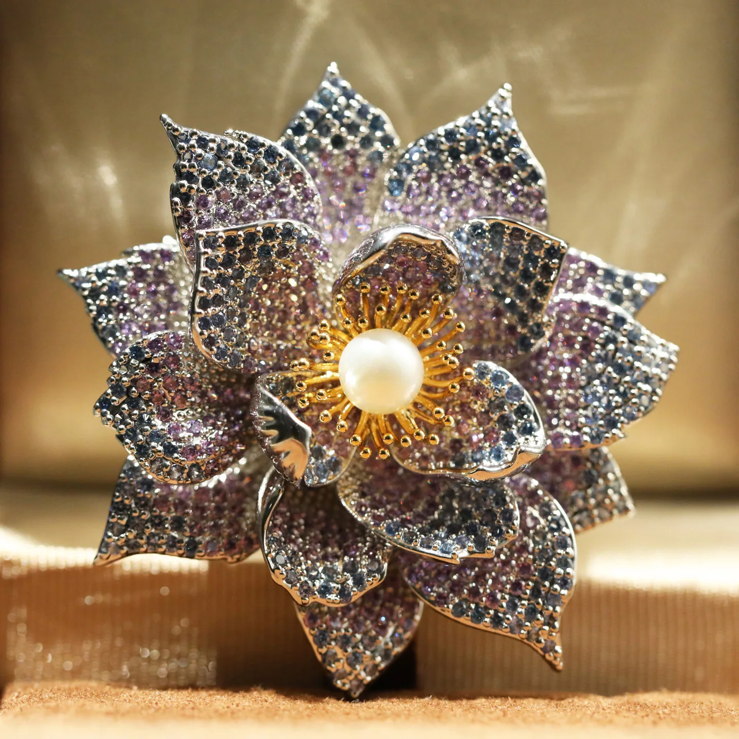 New Lotus Brooch Freshwater Pearl Full Zircon Luxury Lapel Pin for Suit
New Lotus Brooch Freshwater Pearl Full Zircon Luxury Lapel Pin for Suit