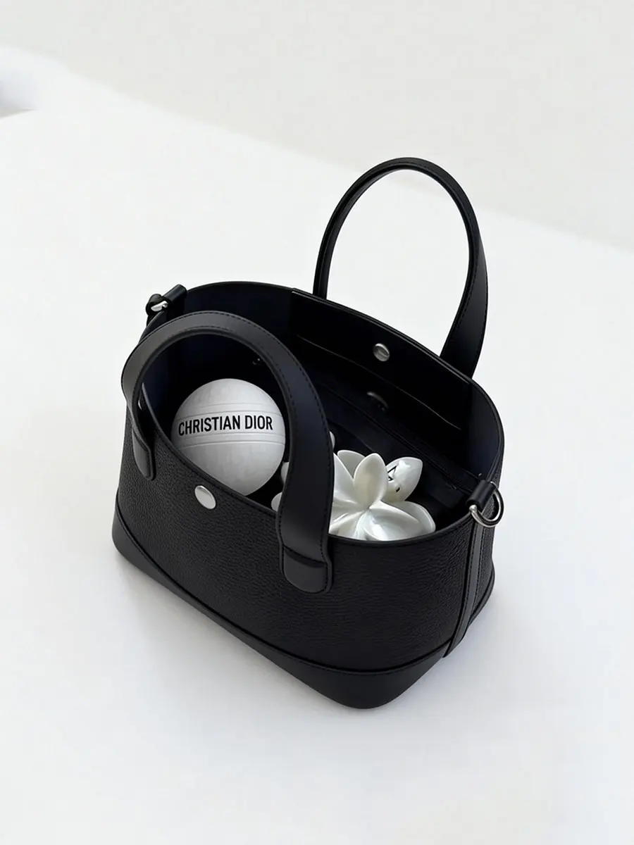 Black Commuter Tote Bag Women's New 2026 Lightweight Luxury Handbag Crossbody Shoulder Bag Soft Square Shape Casual Style
Black Commuter Tote Bag Women's New 2026 Lightweight Luxury Handbag Crossbody Shoulder Bag Soft Square Shape Casual Style