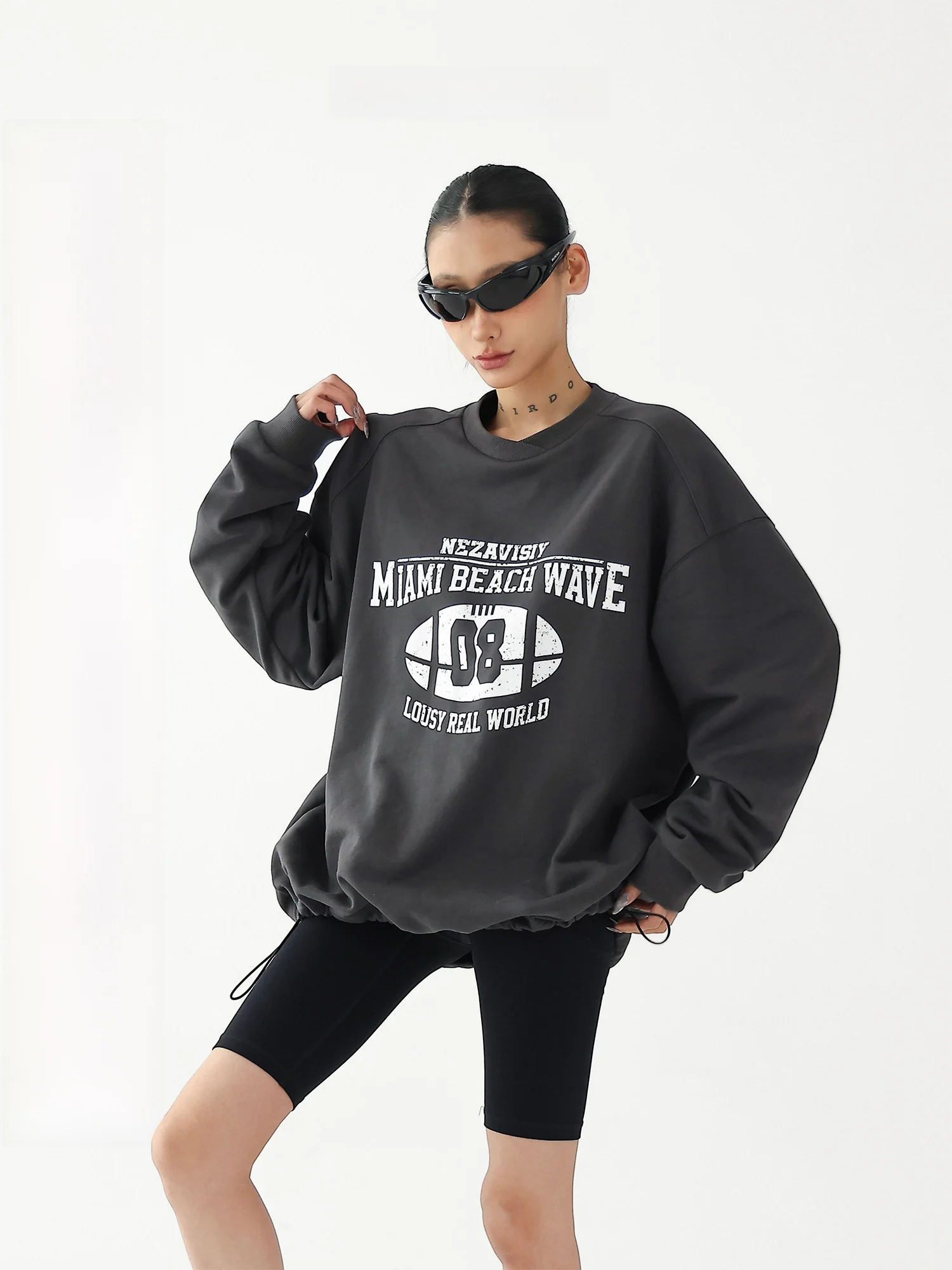 AceStudios American Retro Print Small V-neck Sweatshirt Women's Trendy Street Loose Shape Overhead Cotton Polyester Blend Lon...
AceStudios American Retro Print Small V-neck Sweatshirt Women's Trendy Street Loose Shape Overhead Cotton Polyester Blend Lon...
