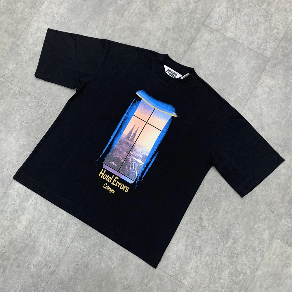 Yao888 HOUSE OF ERRORS Элитный бренд Повседневная уличная одежда Топы большого размера Футболка из хлопка с коротким рукавом Высококачественная футболка унисекс для мужчин
Yao888 HOUSE OF ERRORS Элитный бренд Повседневная уличная одежда Топы большого размера Футболка из хлопка с коротким рукавом Высококачественная футболка унисекс для мужчин