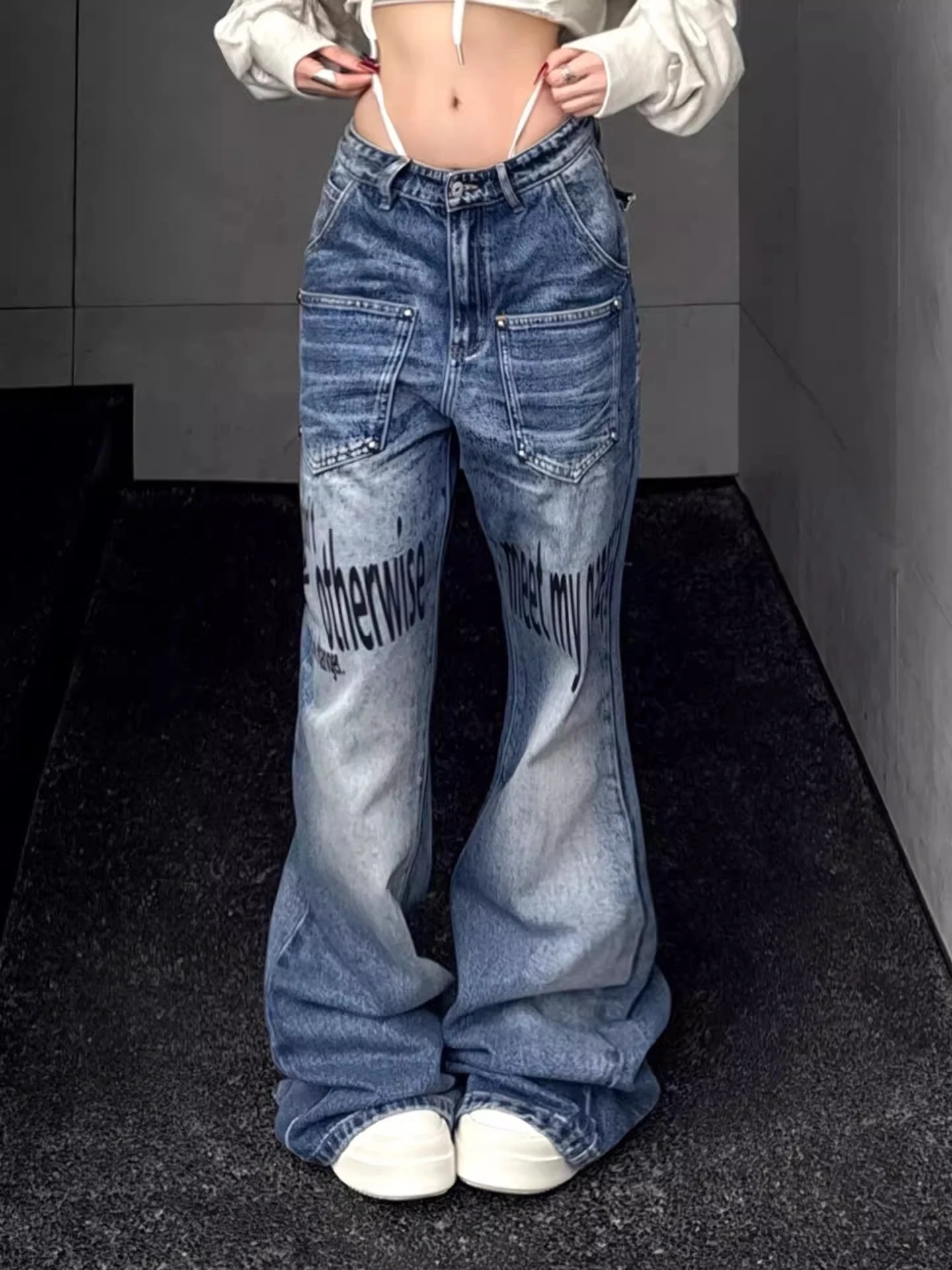 American Retro Letter Print Washed Wide Leg Jeans Men's High Street Trendy Design Long Pants Casual Wear All Seasons
American Retro Letter Print Washed Wide Leg Jeans Men's High Street Trendy Design Long Pants Casual Wear All Seasons