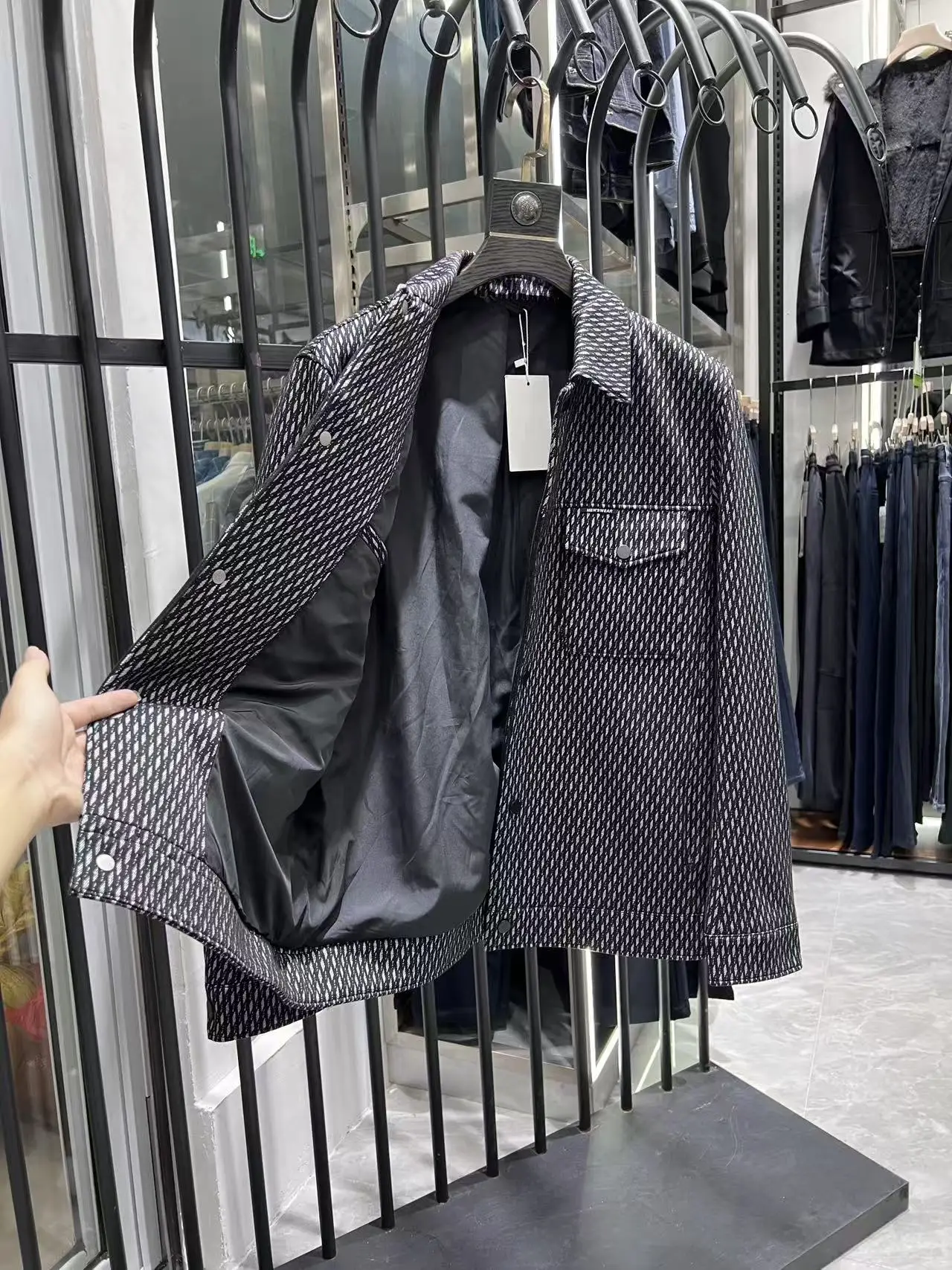 Мужская рабочая куртка Homesense, приталенного кроя, с длинными рукавами, повседневная, из полиэфирного волокна, с внутренним карманом, с геометрическим узором
Мужская рабочая куртка Homesense, приталенного кроя, с длинными рукавами, повседневная, из полиэфирного волокна, с внутренним карманом, с геометрическим узором