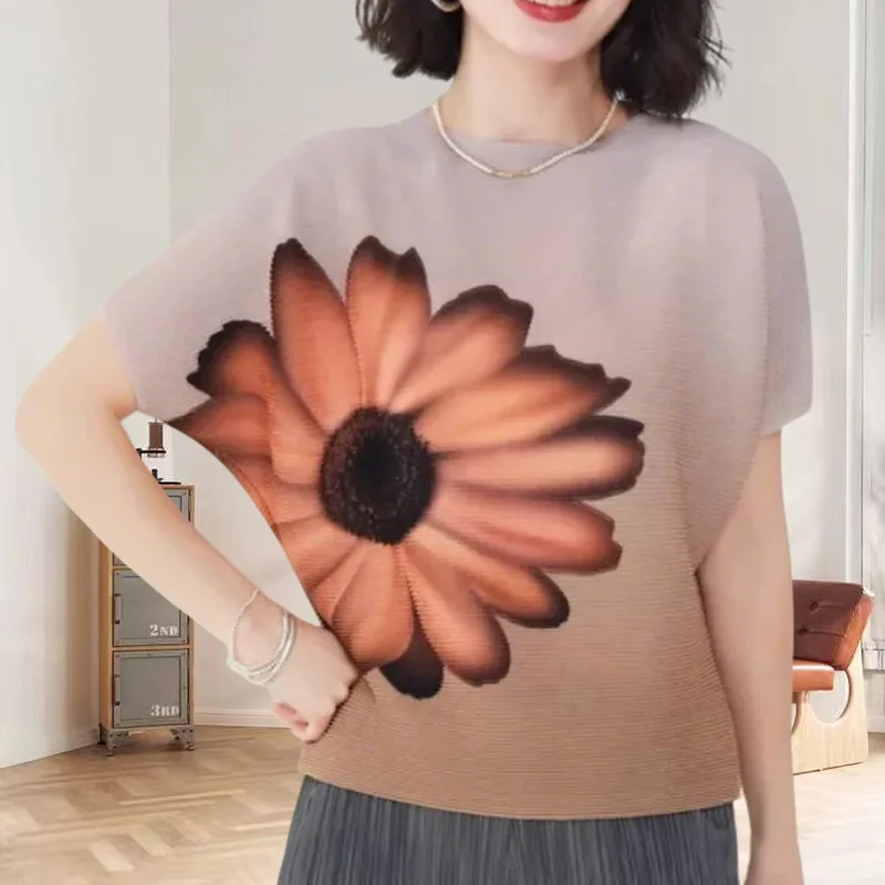 Miyake Pleated T-shirt Plisse Sunflower Women's Tops Fold Bat Sleeve Printe Pleat Simple Short-sleeved Pleats T-shirt Women's
Miyake Pleated T-shirt Plisse Sunflower Women's Tops Fold Bat Sleeve Printe Pleat Simple Short-sleeved Pleats T-shirt Women's