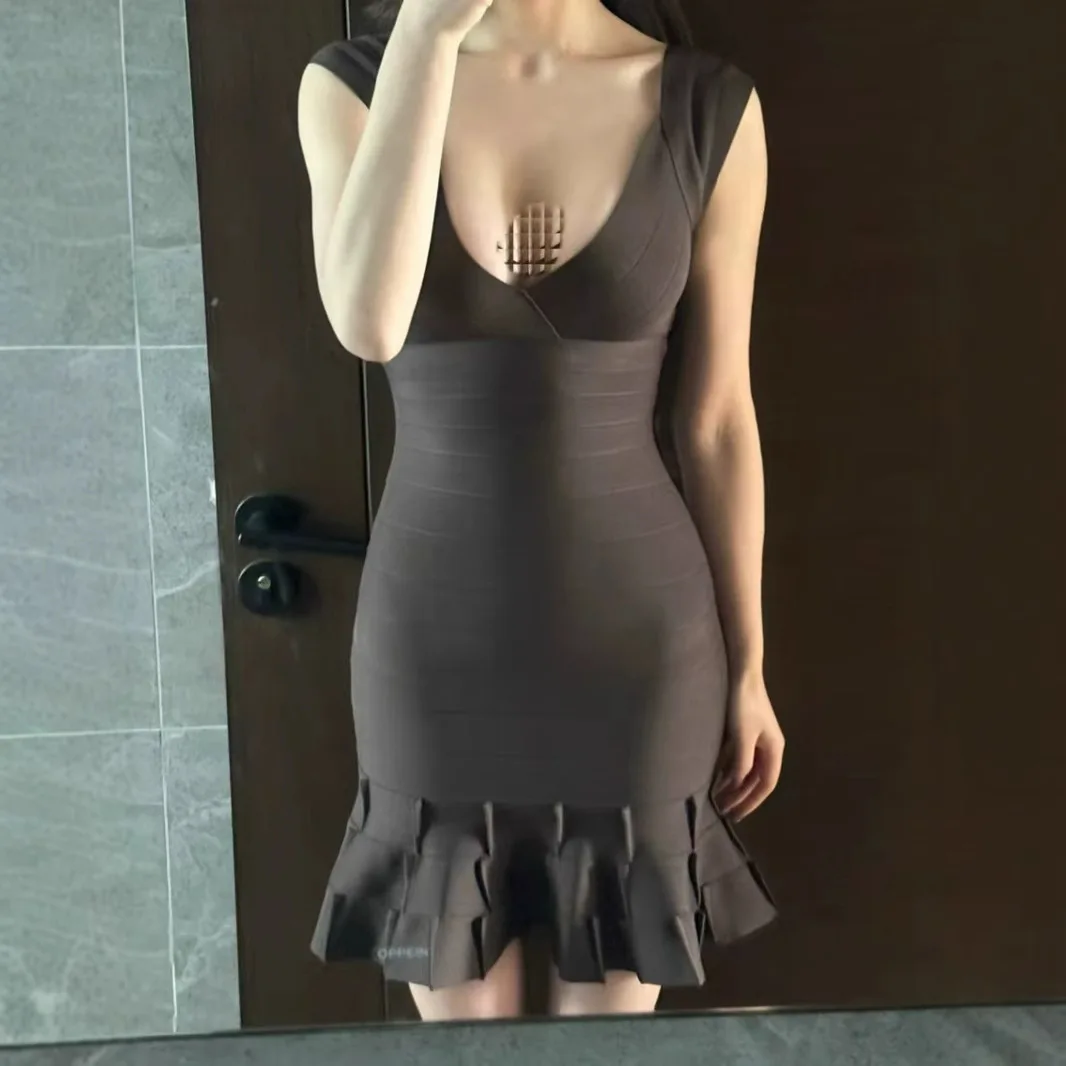 Black Sexy Deep V-neck Bodycon Sleeveless Midi Dress for Women 2025 Summer High Waist Backless Dresses Fashion Ruffle Clothes
Black Sexy Deep V-neck Bodycon Sleeveless Midi Dress for Women 2025 Summer High Waist Backless Dresses Fashion Ruffle Clothes