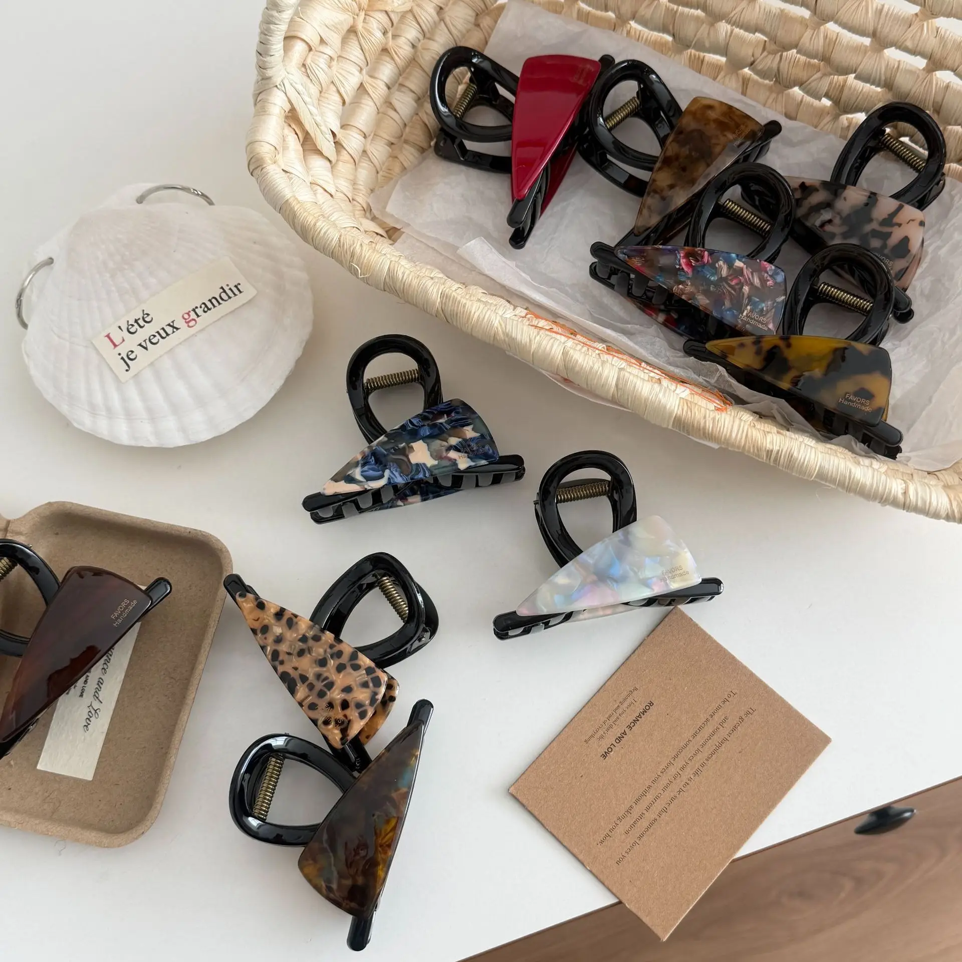 New Retro Hair Claw Chic Acetate Triangle Hairpin Leopard Print Shark Clip Korean Style Hair Accessories HairClips for Women
New Retro Hair Claw Chic Acetate Triangle Hairpin Leopard Print Shark Clip Korean Style Hair Accessories HairClips for Women