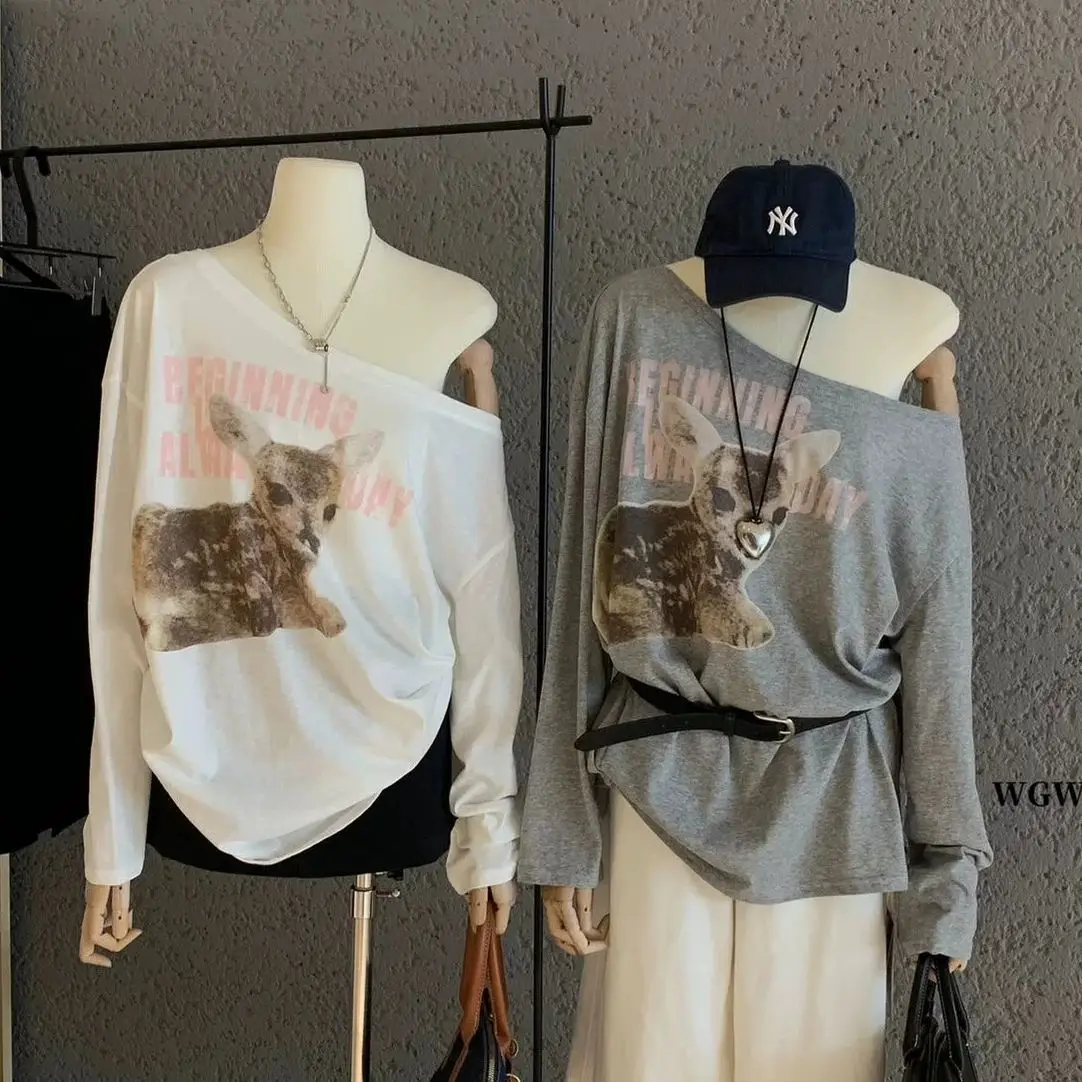 Korean contrasting color one-shoulder short-sleeved T-shirt for women 2025 summer new irregular knitted top
Korean contrasting color one-shoulder short-sleeved T-shirt for women 2025 summer new irregular knitted top
