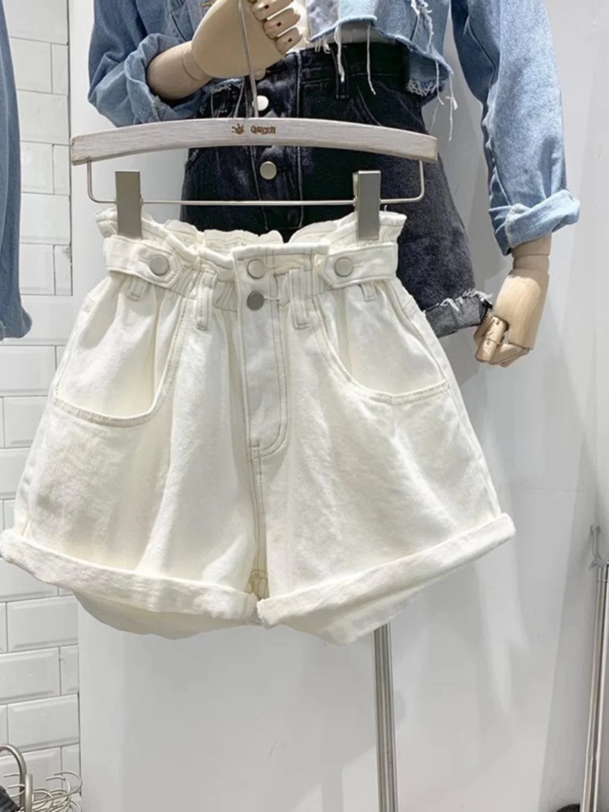 plus Size 300 Pounds White Denim Short Shorts Women Summer Fat MM Loose Slimming Meat Covering Sports A-Line Wide Leg Hot Pants
plus Size 300 Pounds White Denim Short Shorts Women Summer Fat MM Loose Slimming Meat Covering Sports A-Line Wide Leg Hot Pants