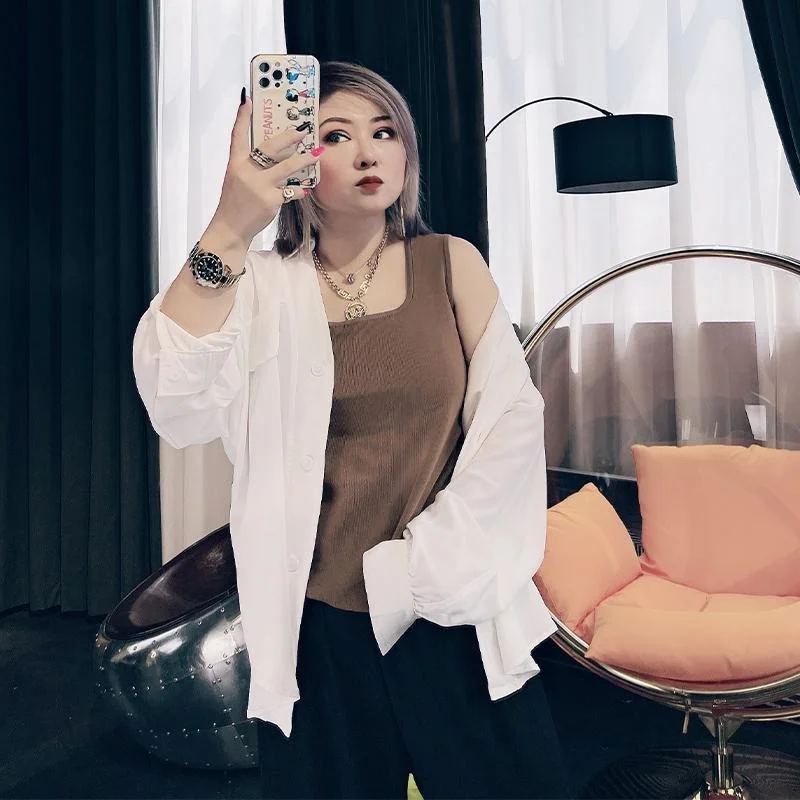 plus Size Women's Sleeveless Vest Large U-Neck Wide Strap Korean Style Age-Defying Inner Wear Casual Summer Top
plus Size Women's Sleeveless Vest Large U-Neck Wide Strap Korean Style Age-Defying Inner Wear Casual Summer Top