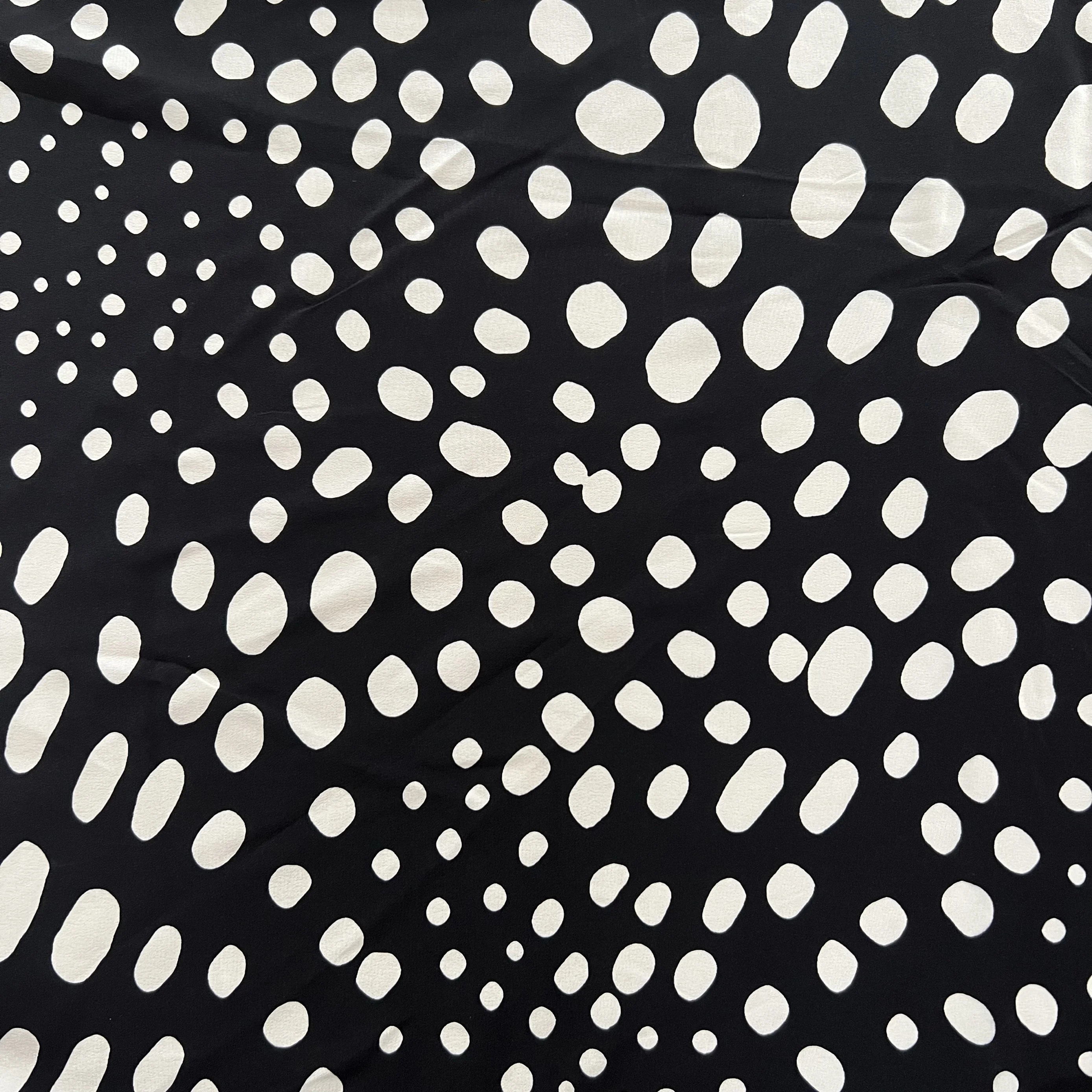 High-End Silk Polka Dot Fabric Black Background Asymmetrical Shirt Dress Sponge Pad DIY Home Fabric Professional Design
High-End Silk Polka Dot Fabric Black Background Asymmetrical Shirt Dress Sponge Pad DIY Home Fabric Professional Design