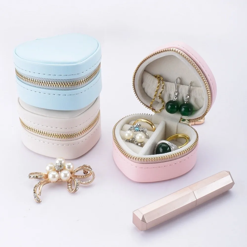 Мини-шкатулка для драгоценностей, брелок в форме сердца, органайзер для сережек, портативная коробка для колец, минималистичный дисплей для ювелирных изделий, дорожная сумка, кулон для женщин
Мини-шкатулка для драгоценностей, брелок в форме сердца, органайзер для сережек, портативная коробка для колец, минималистичный дисплей для ювелирных изделий, дорожная сумка, кулон для женщин