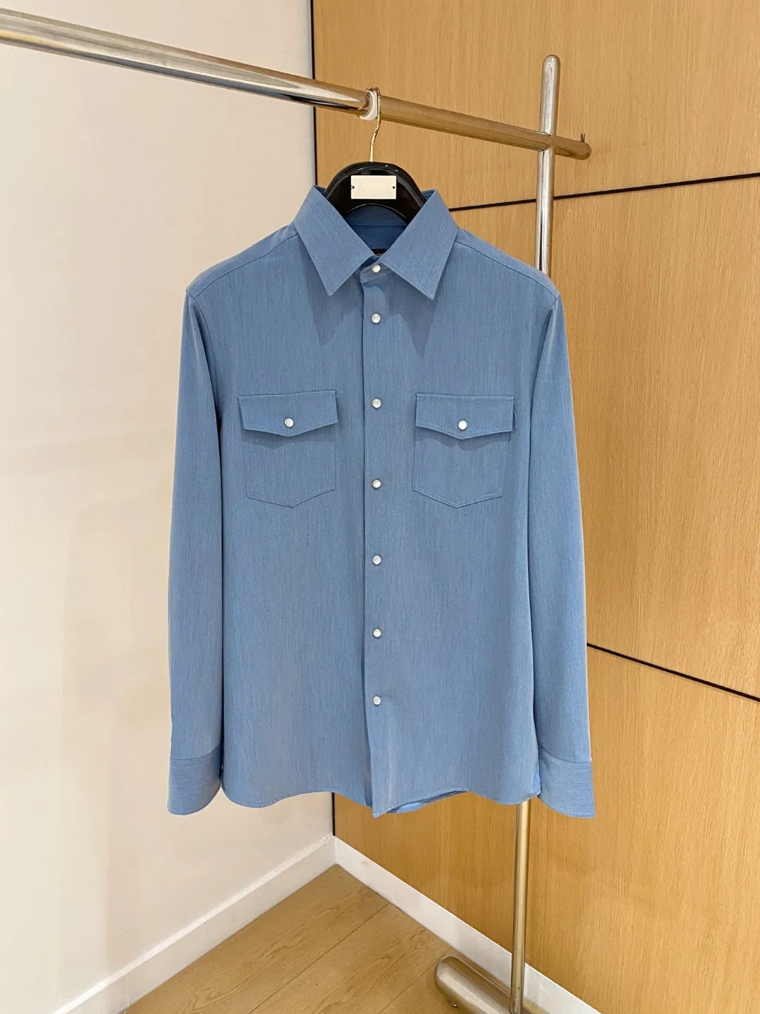 LP solid color double pocket cotton long-sleeved shirt
LP solid color double pocket cotton long-sleeved shirt