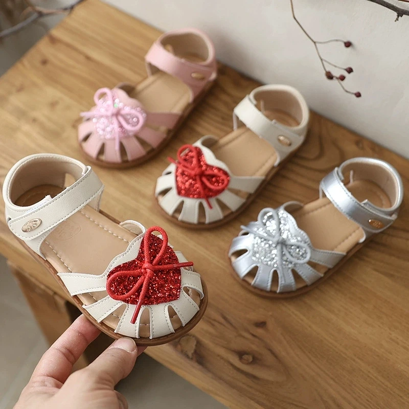 Summer Baby Girls Sandals Fashion Heart Sequins Decoration Cute Bow Children's Casual Shoes Breathable Princess Kids Beach Shoes
Summer Baby Girls Sandals Fashion Heart Sequins Decoration Cute Bow Children's Casual Shoes Breathable Princess Kids Beach Shoes