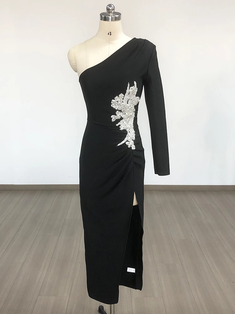 Women's One-Shoulder Black Bodycon Midi Dress with Crystal Embellishment High Slit Evening Gown for Cocktail Formal Events
Women's One-Shoulder Black Bodycon Midi Dress with Crystal Embellishment High Slit Evening Gown for Cocktail Formal Events