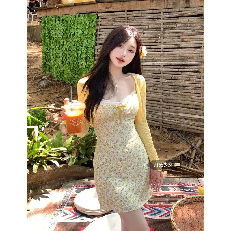 Sweet Hot Girl Suit Women's Summer Slim Fit Floral Strap Dress Long Sleeve Cardigan Two-piece Set Fashion Female Clothes
Sweet Hot Girl Suit Women's Summer Slim Fit Floral Strap Dress Long Sleeve Cardigan Two-piece Set Fashion Female Clothes