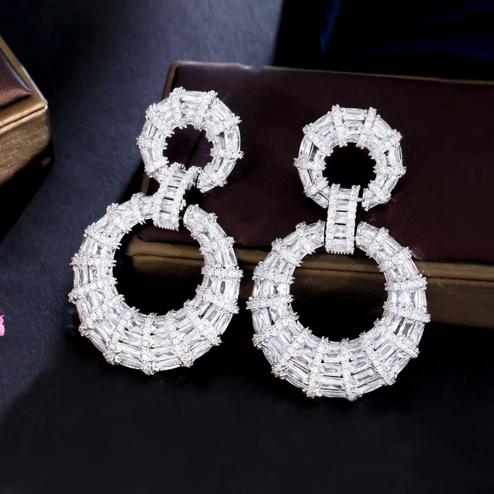 ThreeGraces Luxury Shiny Cubic Zirconia Hollow Design Long Dangle Drop Earrings for Women Fashion Bridal Wedding Jewelry E1037
ThreeGraces Luxury Shiny Cubic Zirconia Hollow Design Long Dangle Drop Earrings for Women Fashion Bridal Wedding Jewelry E1037