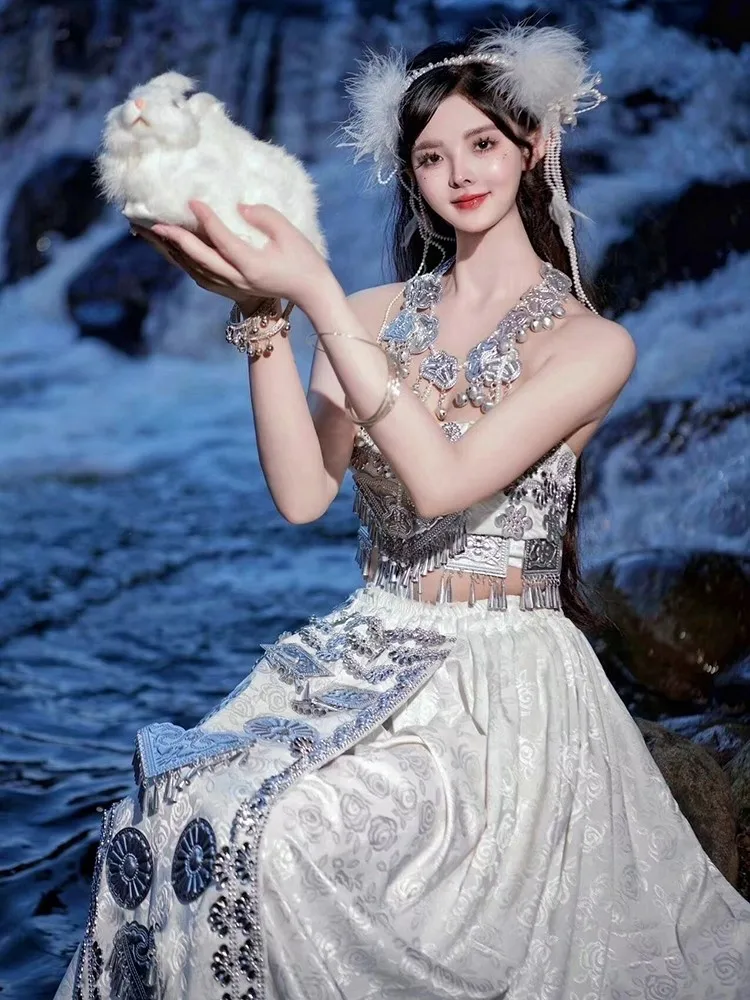 Ethnic costume white strapless long dress travel photo set plush headwear necklace
Ethnic costume white strapless long dress travel photo set plush headwear necklace