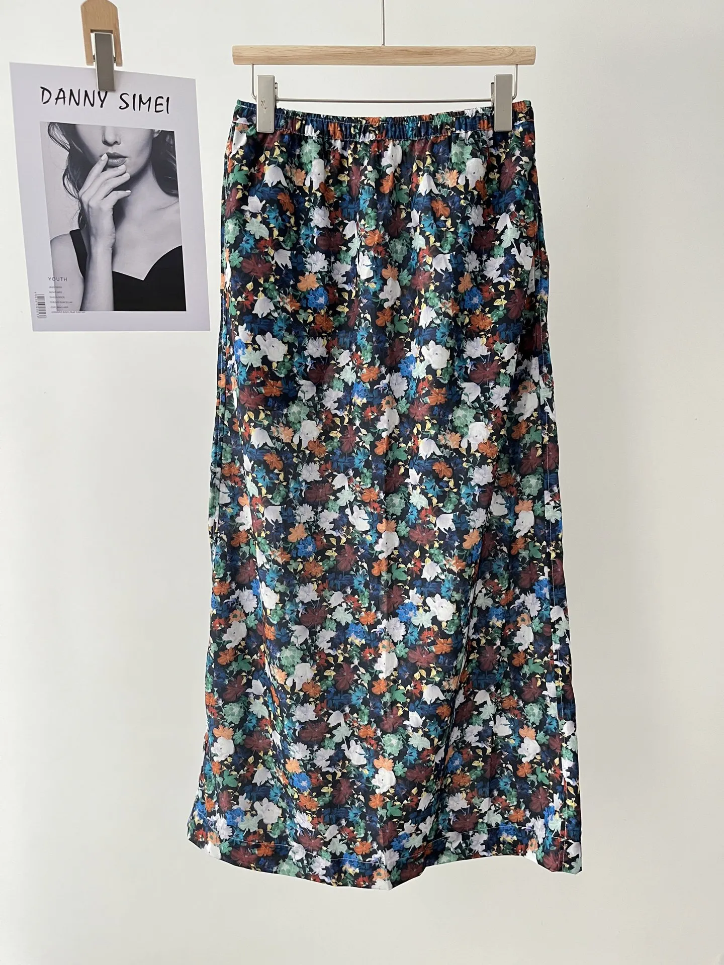 Summer new elastic high waist fashion versatile floral skirt printed A-shaped skirt women 087-0948
Summer new elastic high waist fashion versatile floral skirt printed A-shaped skirt women 087-0948