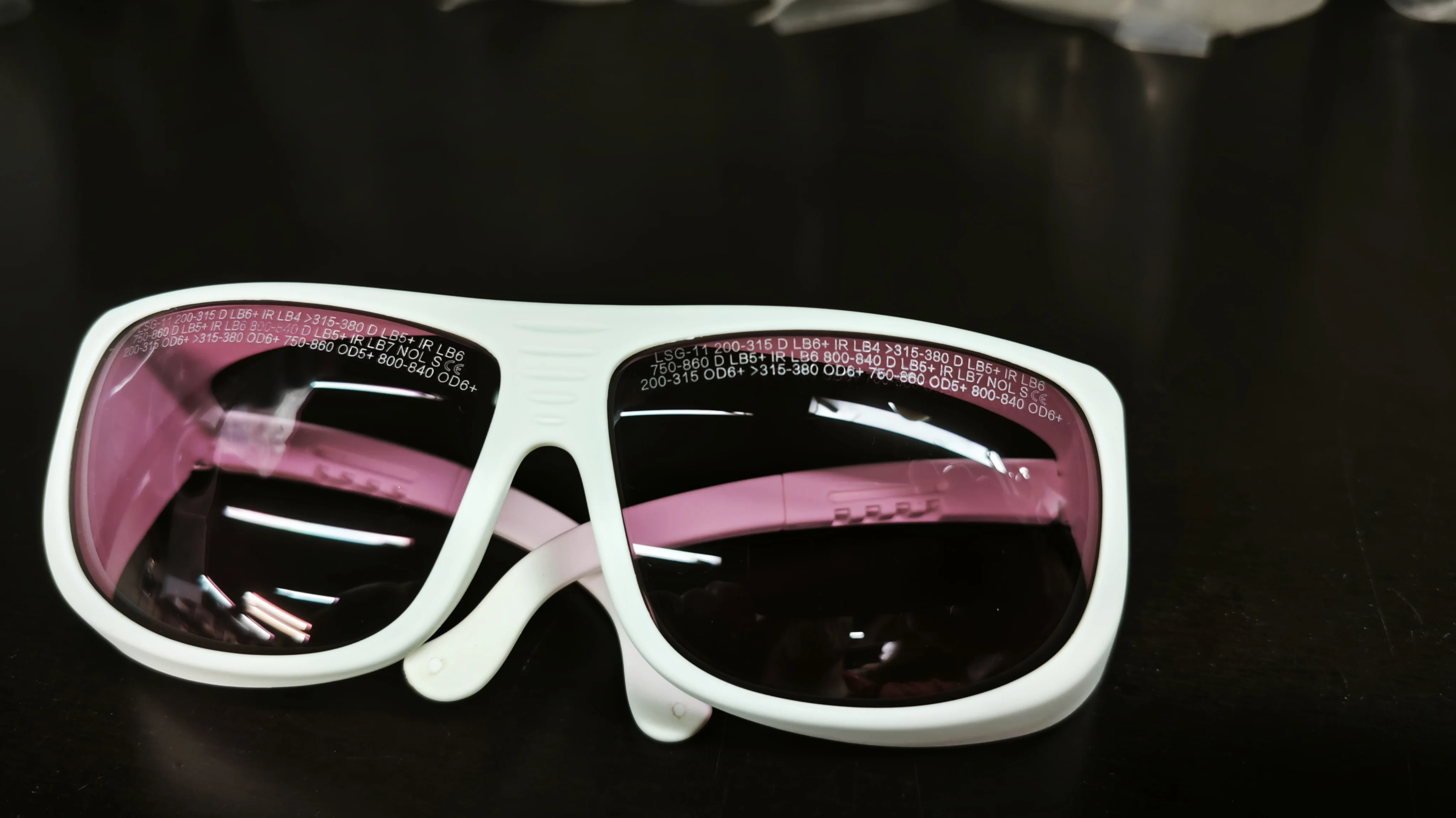 LSG-11 Защитные очки для лазера
LSG-11 Защитные очки для лазера