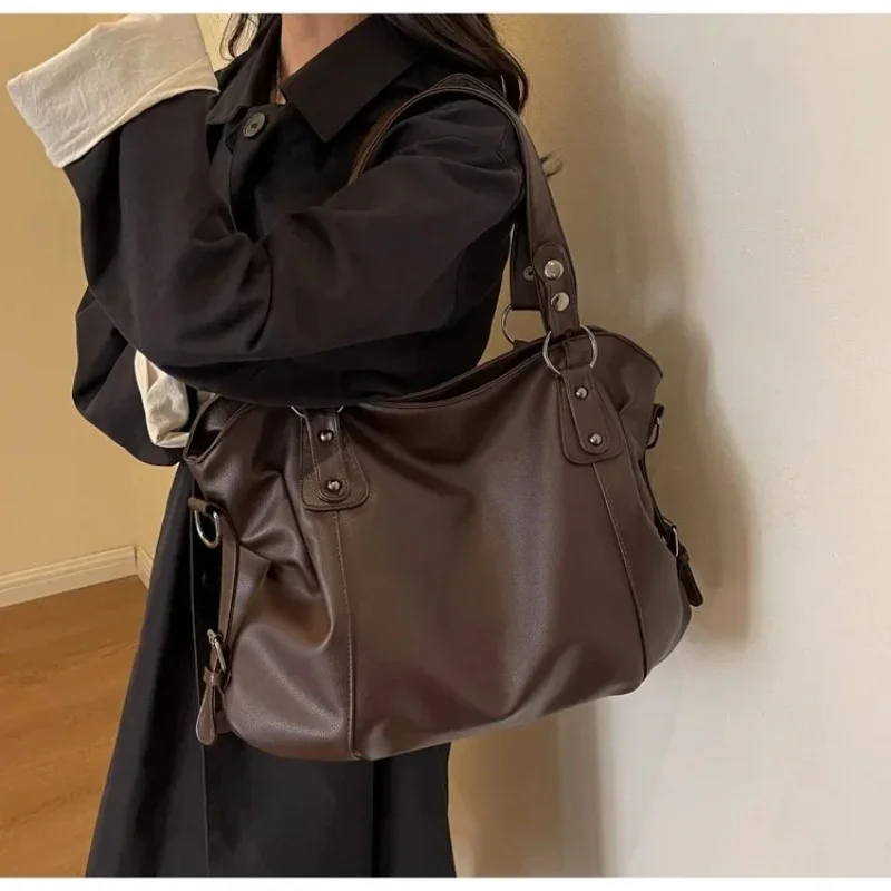Fashion PU Leather Women Shoulder Bag Large Capacity Crossbody Bags Casual Retro Solid Color Female Travel Shopper Tote Bag
Fashion PU Leather Women Shoulder Bag Large Capacity Crossbody Bags Casual Retro Solid Color Female Travel Shopper Tote Bag