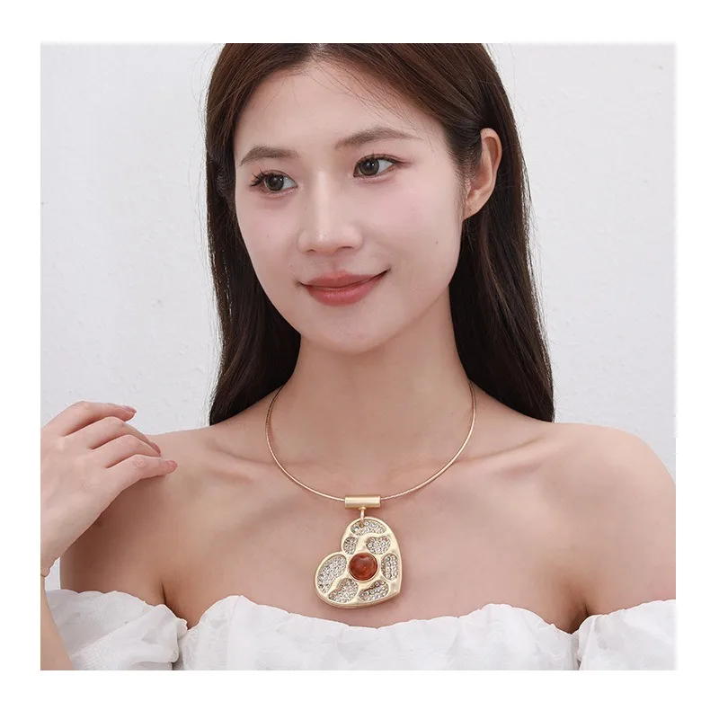Special Collarbone Chain Niche Fashion Love Geometric Pendant Jewelry Women's Collar
Special Collarbone Chain Niche Fashion Love Geometric Pendant Jewelry Women's Collar