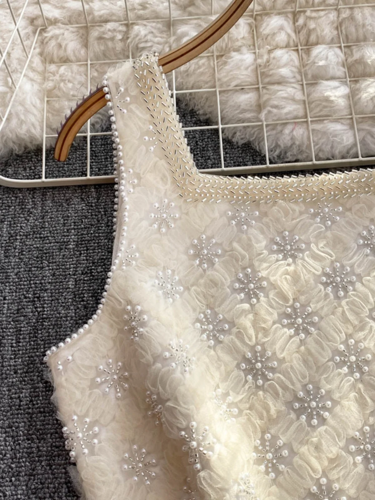 Faionable Thai Sle Pearl Beaded Svel Vest Women's Premium Quali iny Sequin Design Commute Friendly ort Cut
Faionable Thai Sle Pearl Beaded Svel Vest Women's Premium Quali iny Sequin Design Commute Friendly ort Cut