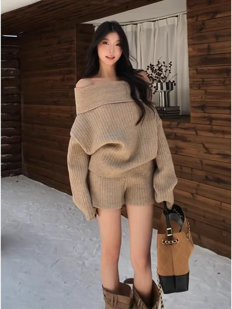 Spicy Girl Knitted Set Shoulder Bared Long Sleeve Women's Fashion Loose Fit High Waist Short Pants Two Piece Autumn Outfit
Spicy Girl Knitted Set Shoulder Bared Long Sleeve Women's Fashion Loose Fit High Waist Short Pants Two Piece Autumn Outfit
