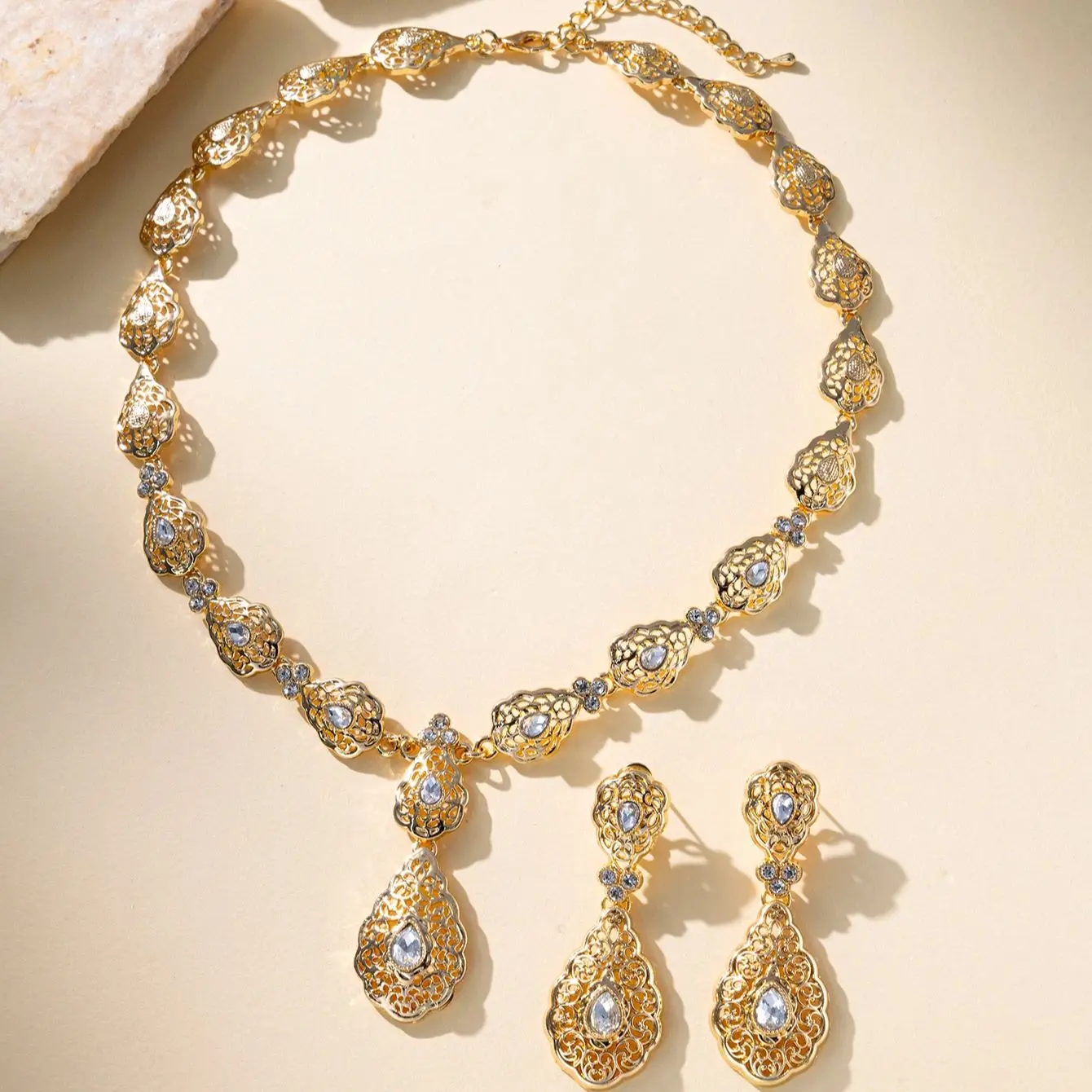 Morocco Trendy Gold Plated Crystal Necklace And Earrings Set Middle East Bridal Wedding Jewelry
Morocco Trendy Gold Plated Crystal Necklace And Earrings Set Middle East Bridal Wedding Jewelry